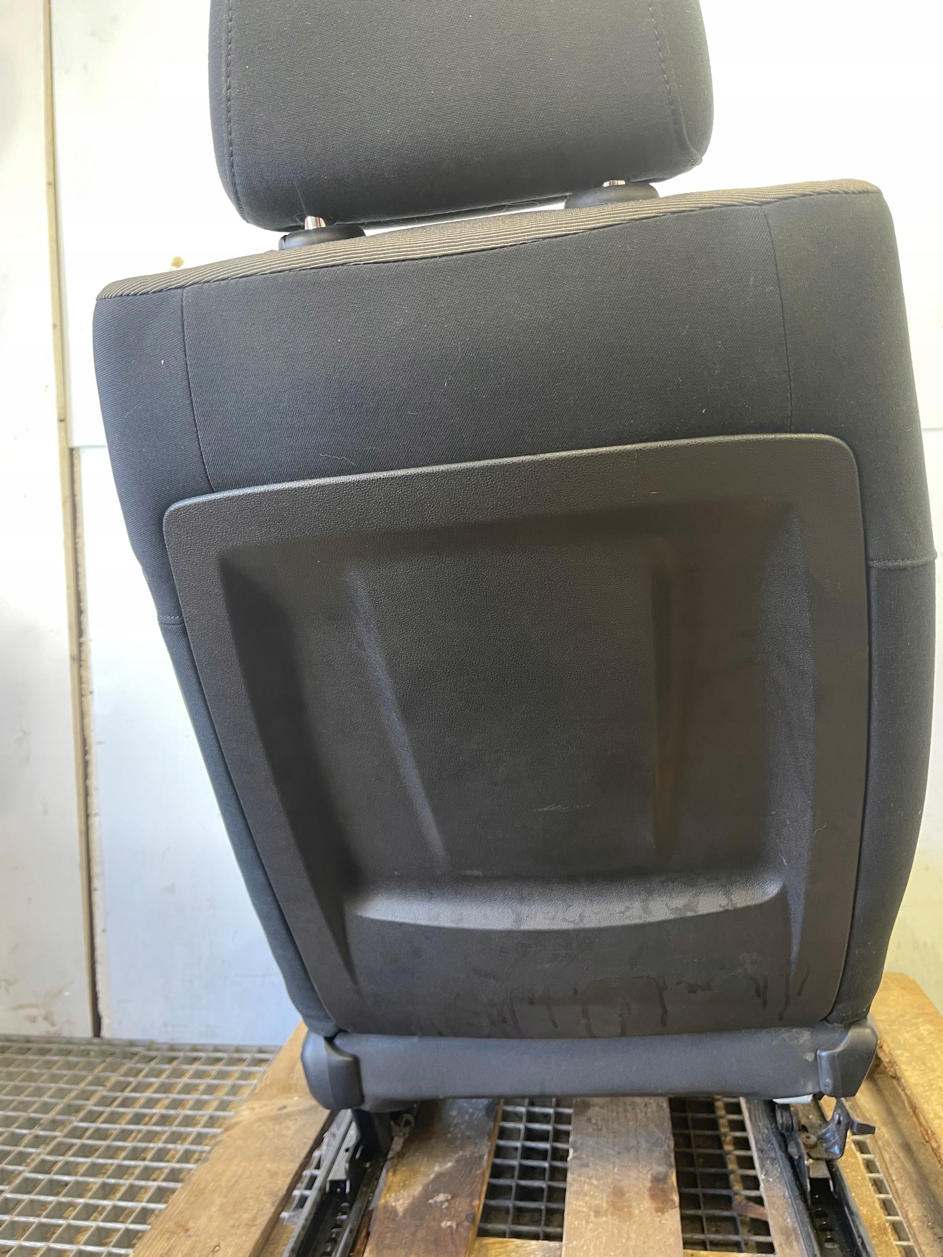 seat front front left BMW E87 driver´s europa
