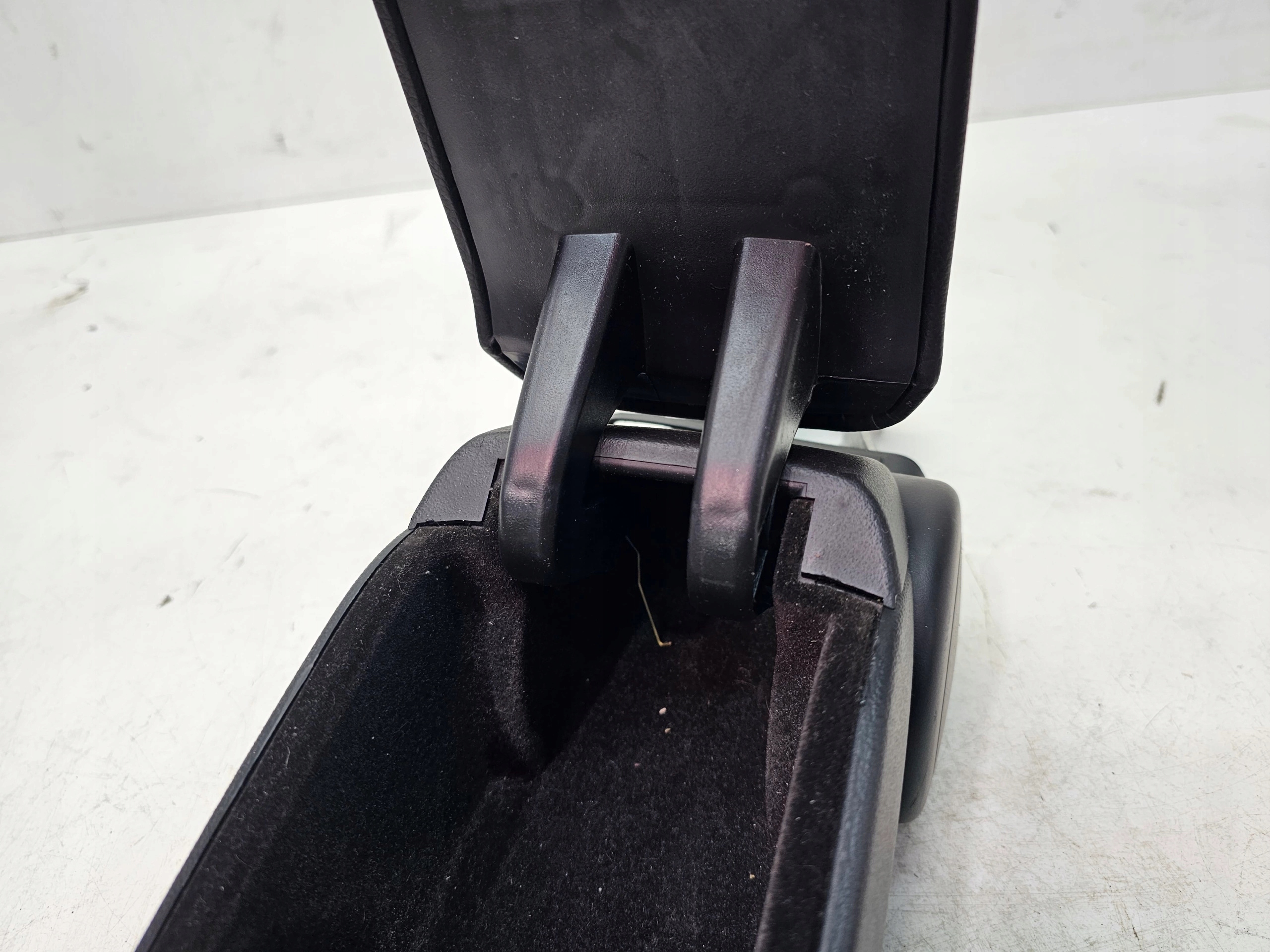 armrest front adjustable AUDI A3 8P 8P0864207B 6PS SOUL