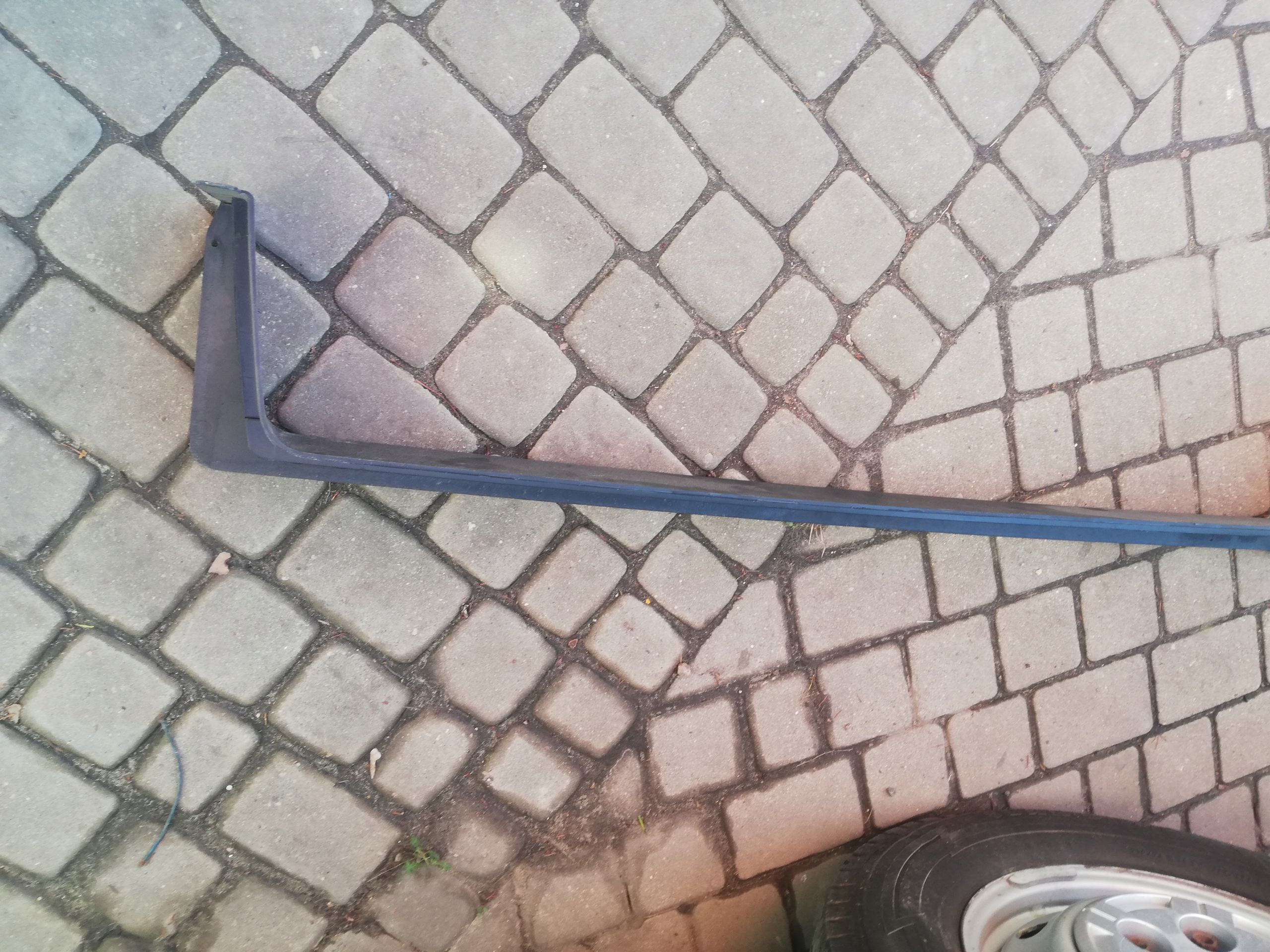 STOPIEŃ/PRÓG DRZWI PRZESUWNE MERC SPRINTER W910 Producent części Mercedes-Benz OE