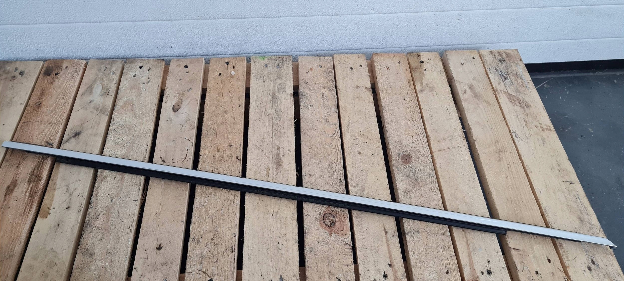A4 B9 8W moulding dust door right right front CHROM 8W0853284B