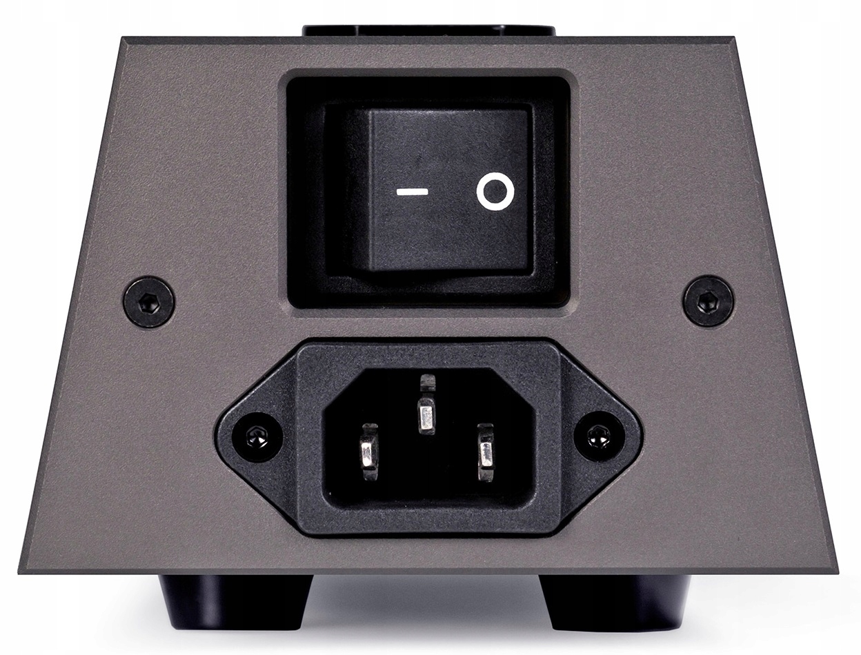 iFi Audio POWERSTATION OFHC 99,9999% + AC iPURIFIER, IDEALNIE CZYSTY DŹWIĘK Liczba gniazd 6