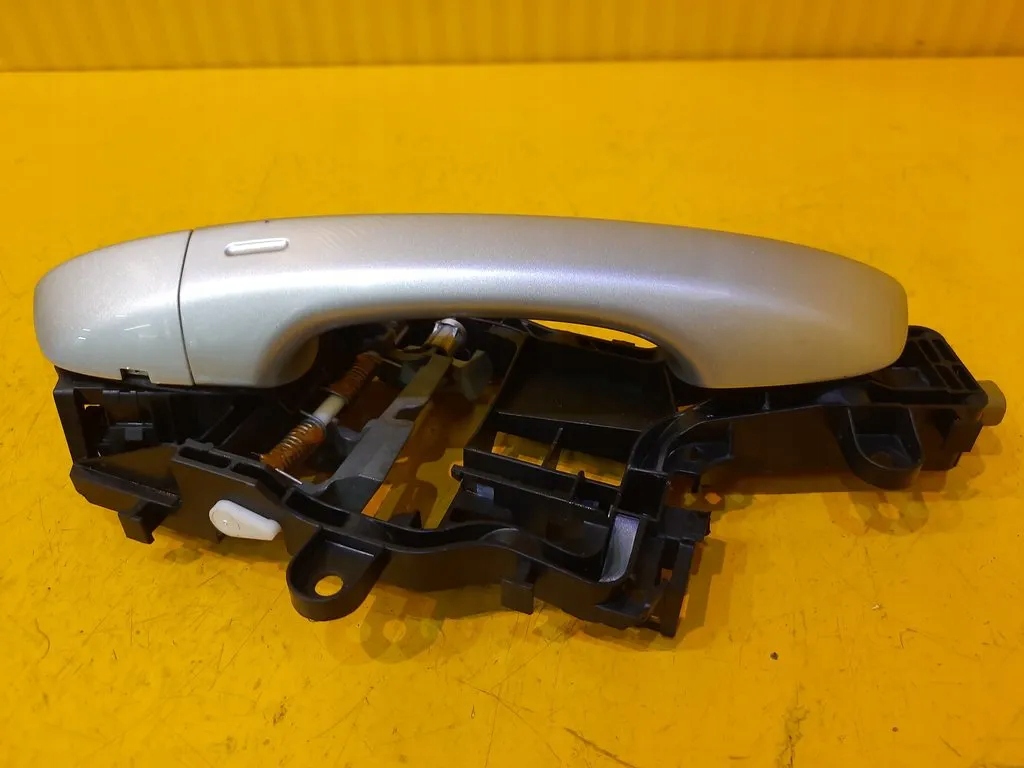 510837812H - VW PASSAT B8 ручка двери правая задняя LA7W