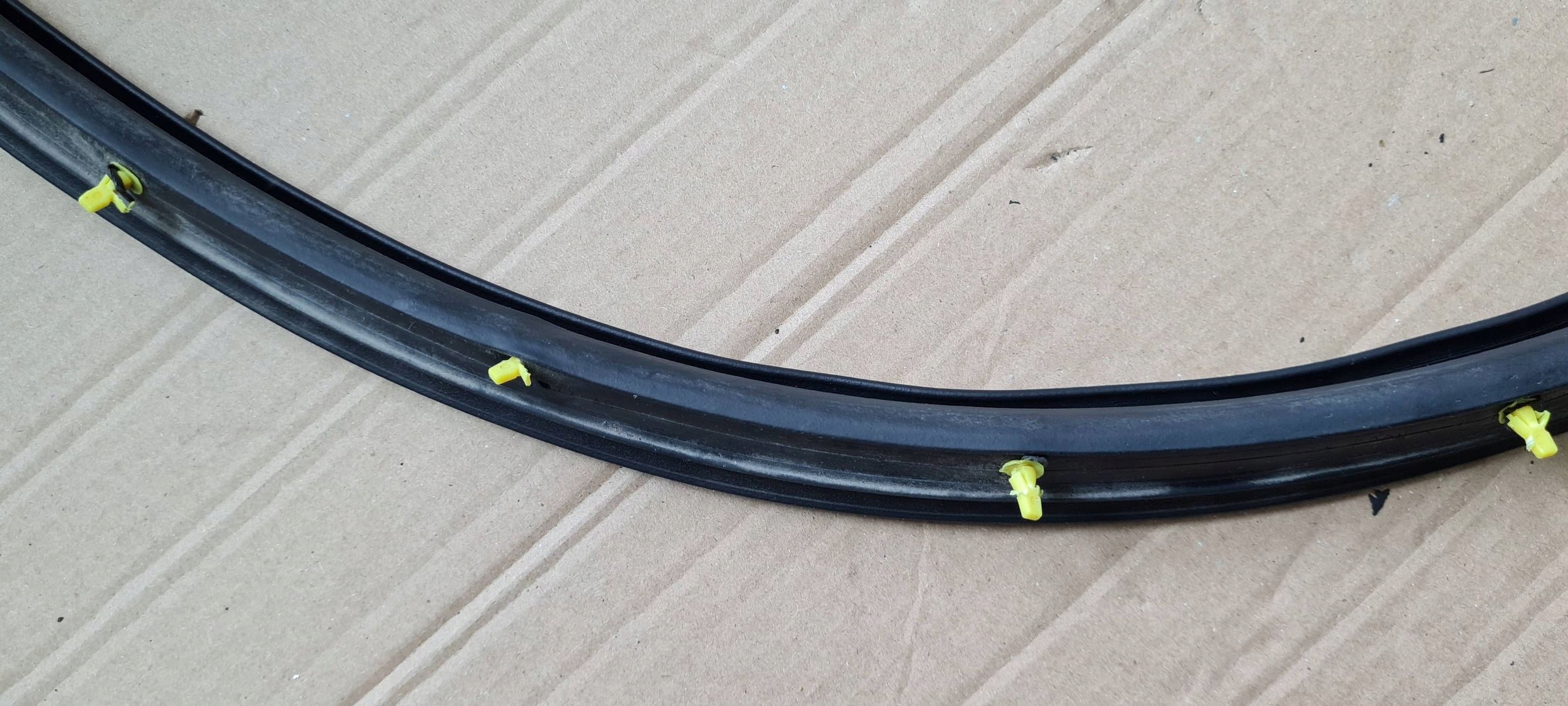 Chrysler Pacifica 2022 gasket rubber SZYNY upper door left rear part