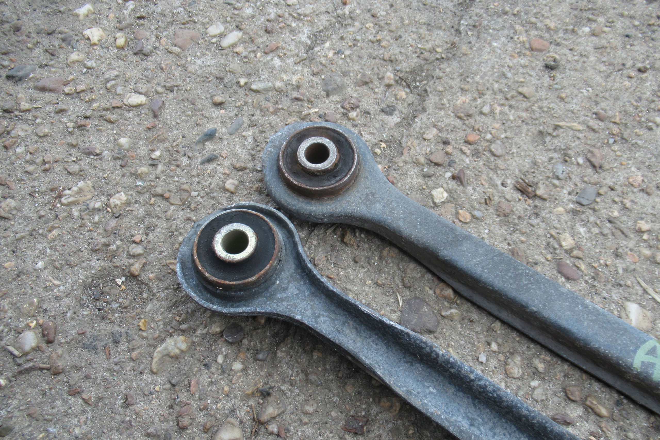 ALFA ROMEO 147 1.6 TS Querlenker heck KOMPLET