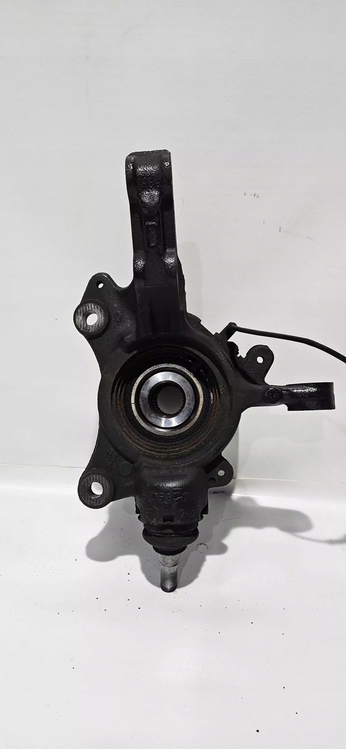otoč čepu pravý předek NISSAN NV400 10-24