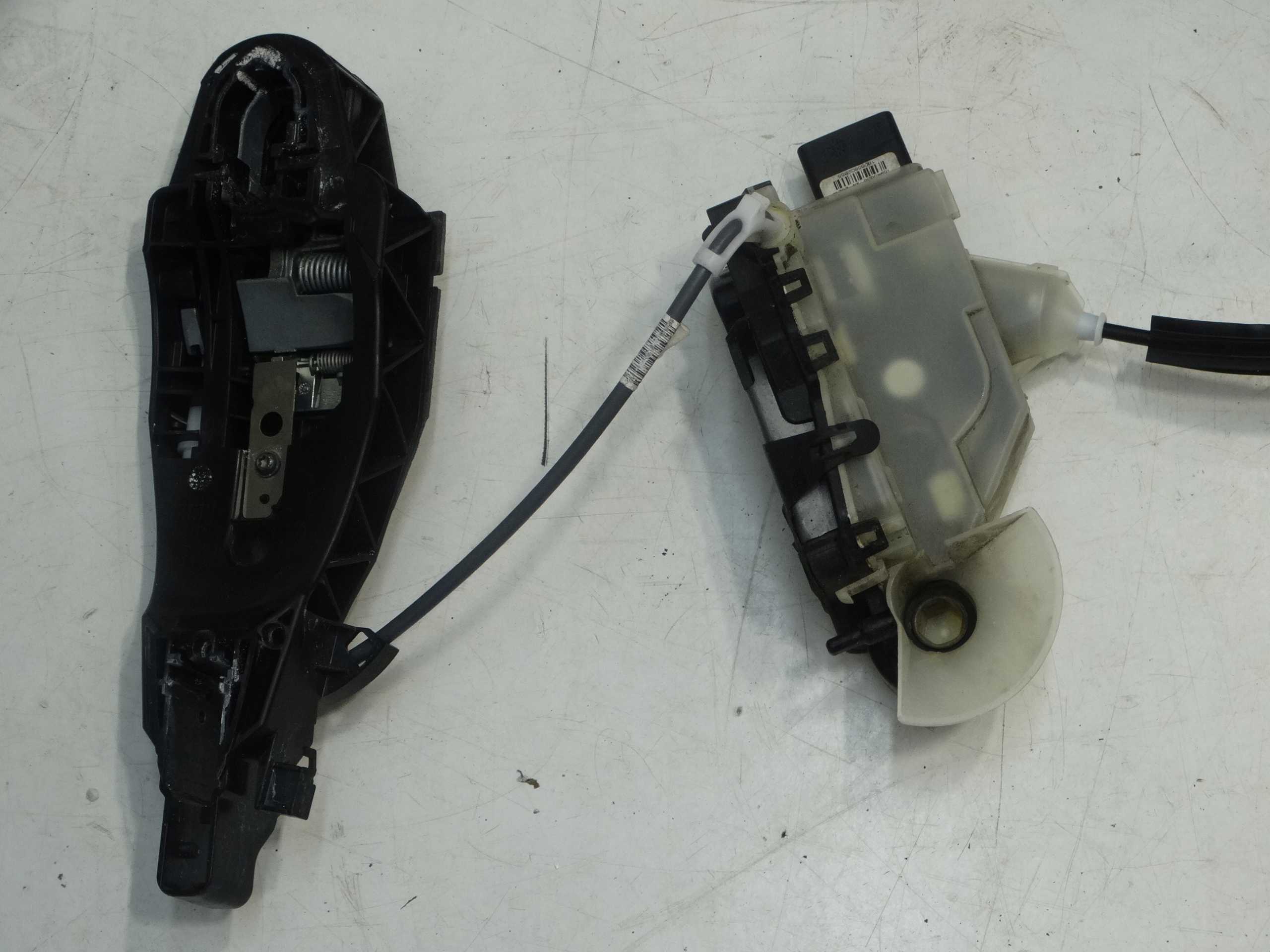 handle door + lock left front PEUGEOT 3008 II 22R. GE0024923
