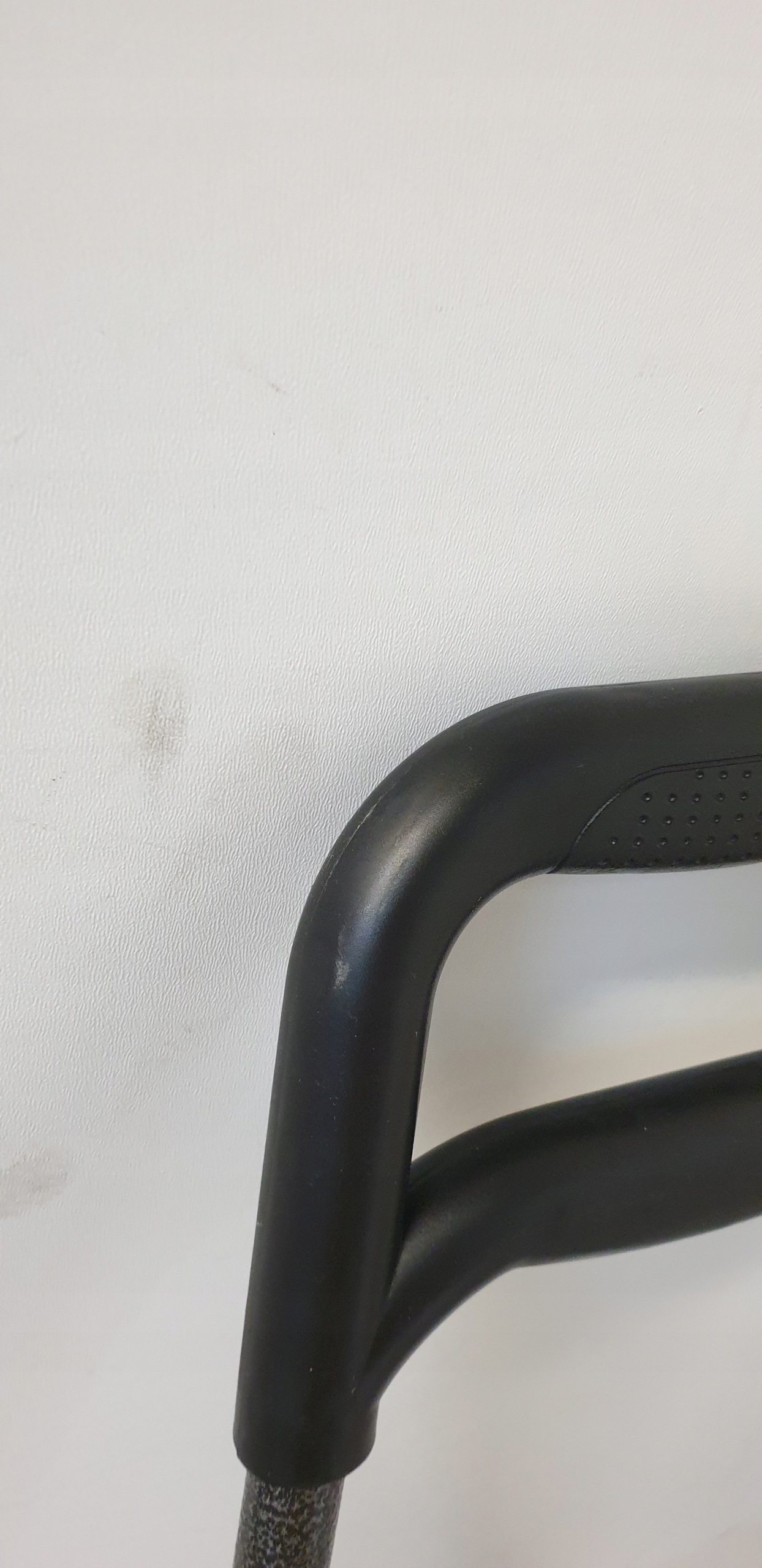 2-KOŁOWY WÓZEK NA ZAKUPY AMAZON BASICS 40 L Długość 83.8 cm