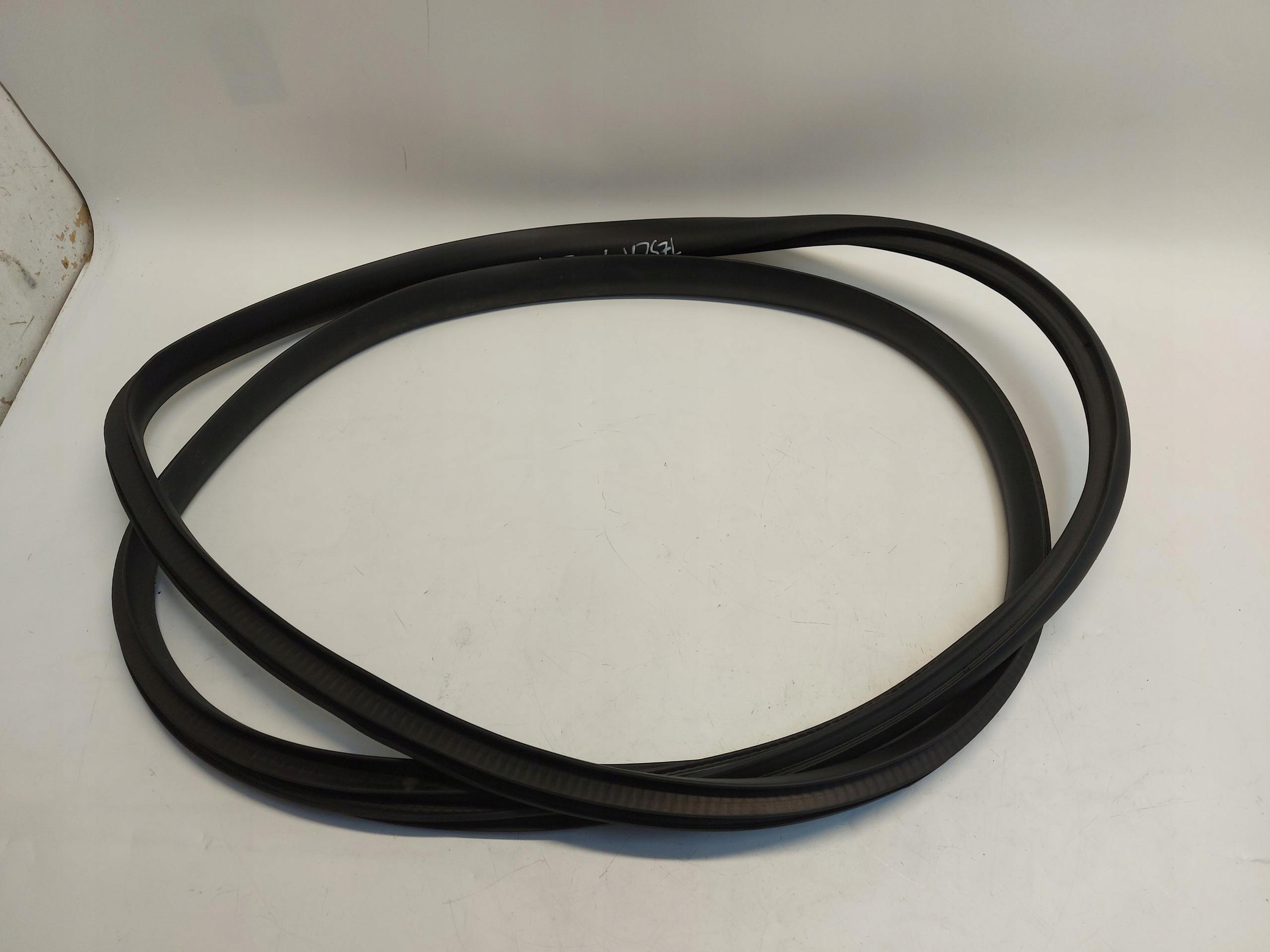 TESLA MODEL Y 2024r gasket left front