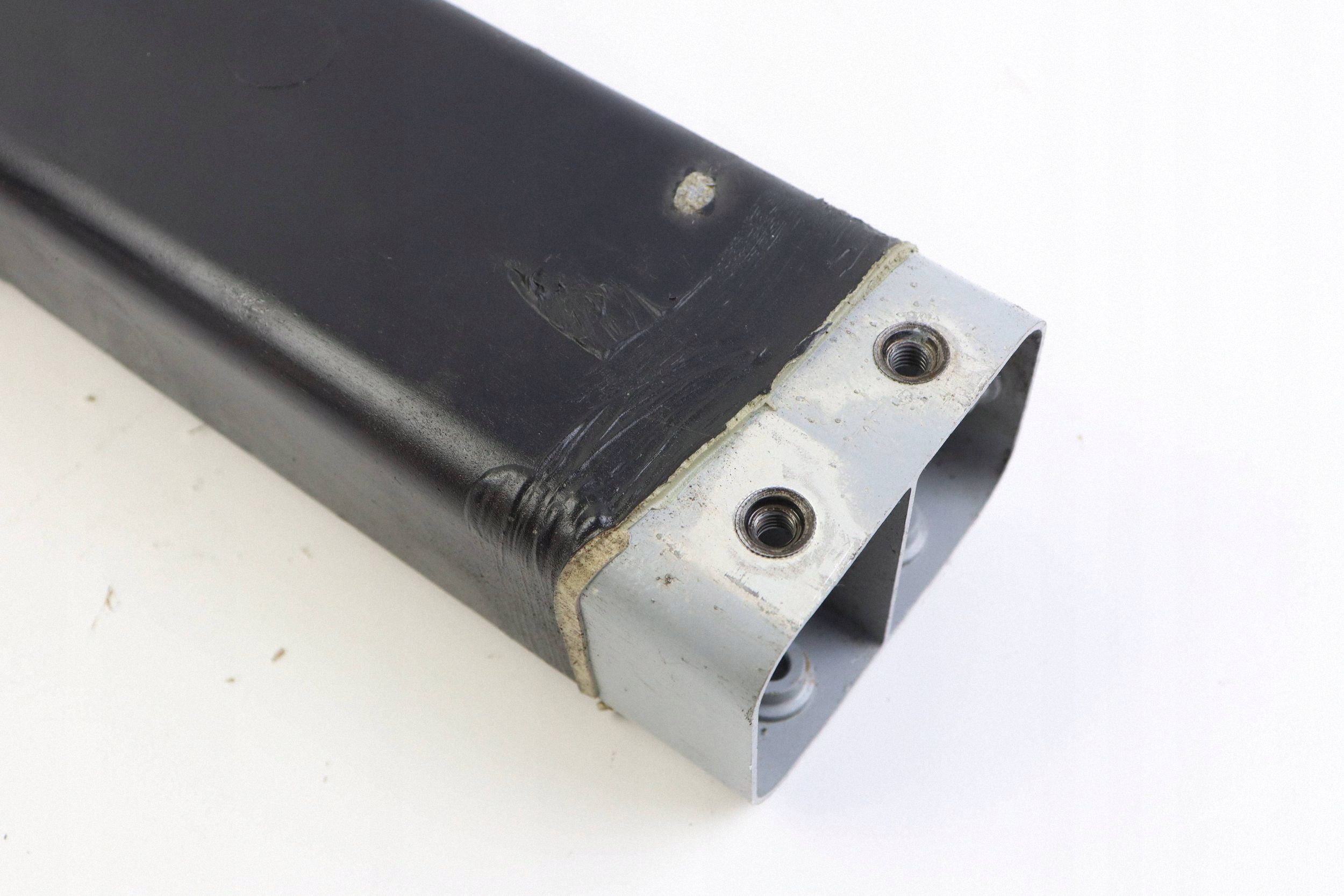AUDI A2 beam tip quarter pipe end right 8Z0805120