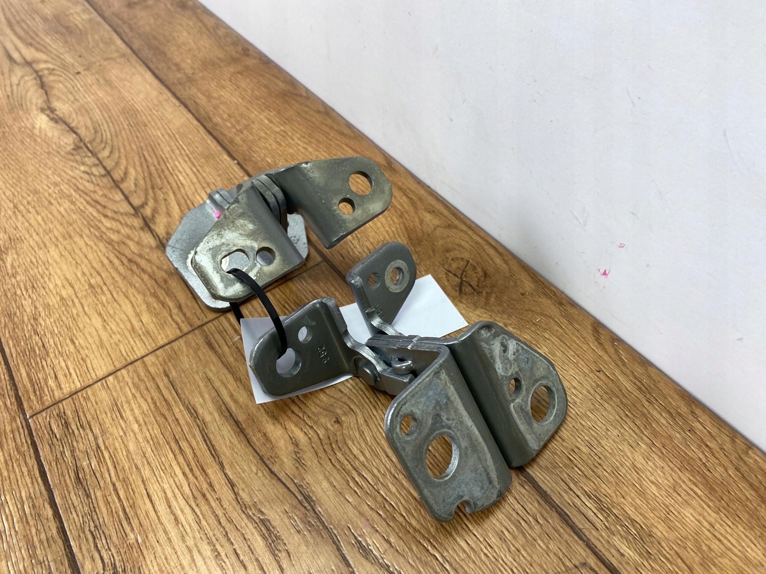 hinges hinge door left front QuadCab Dodge Ram 1500 2019+
