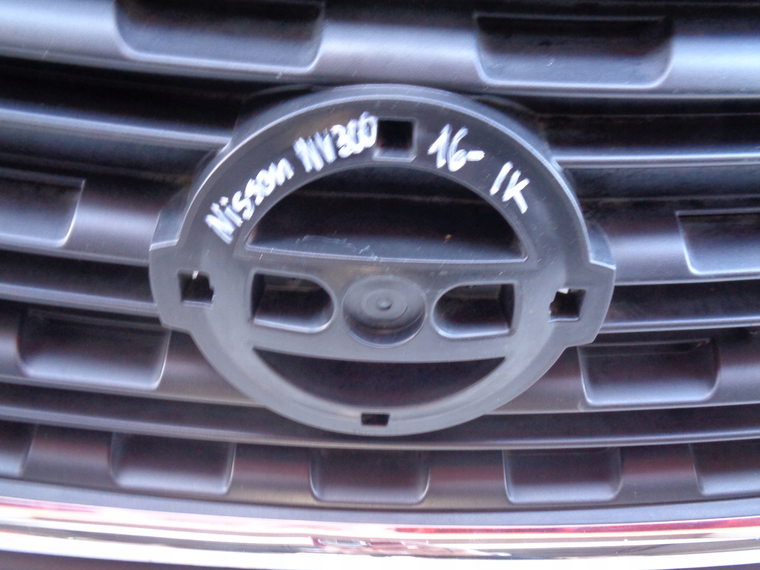 GRILLE NISSAN NV300 16