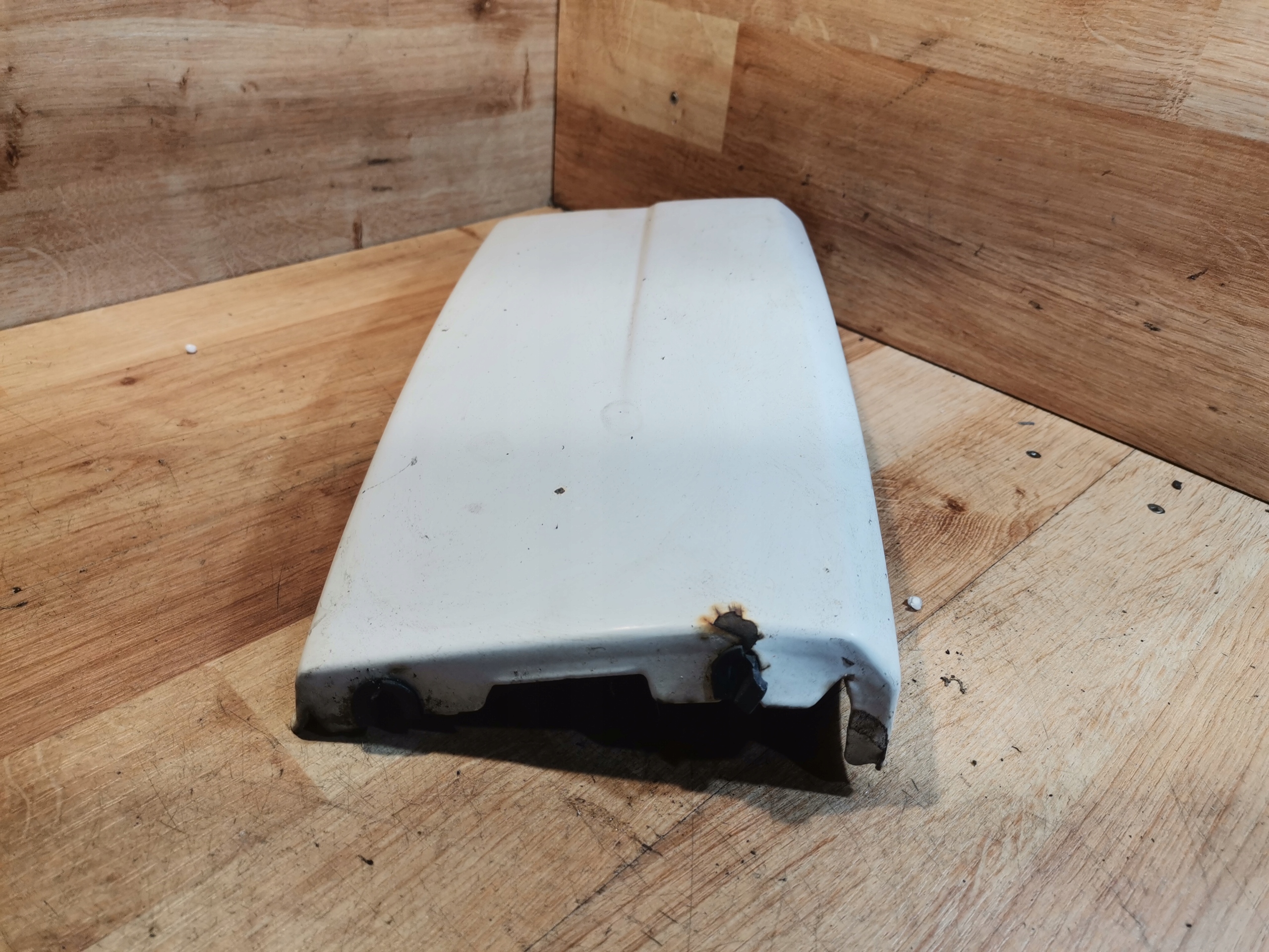 moulding below LAMPE left VW TRANSPORTER T4