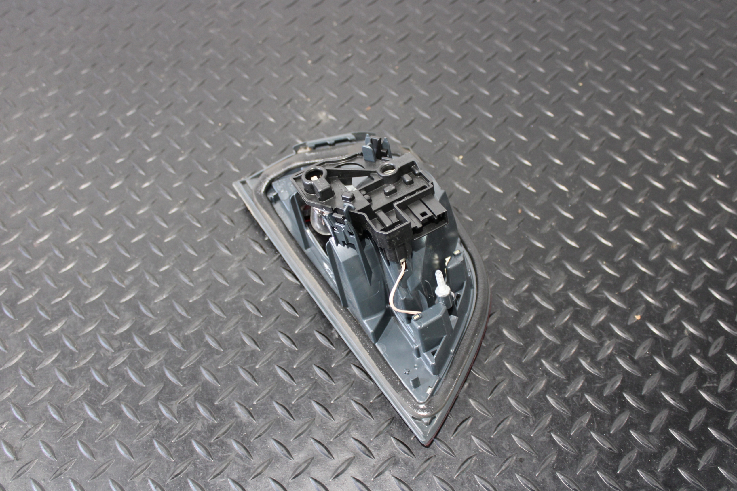 light bonnet left rear part left rear BMW 3 GT F34 7286033