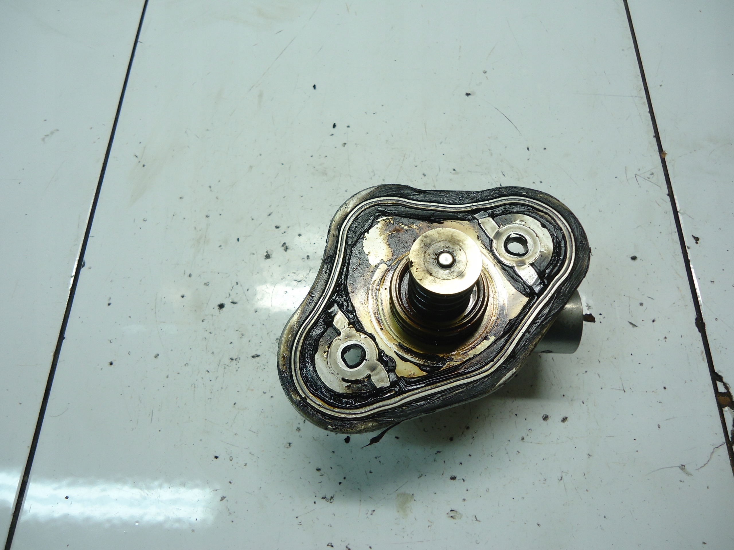 BMW E87 E90 2.0 N43B20 feed pump 7562473