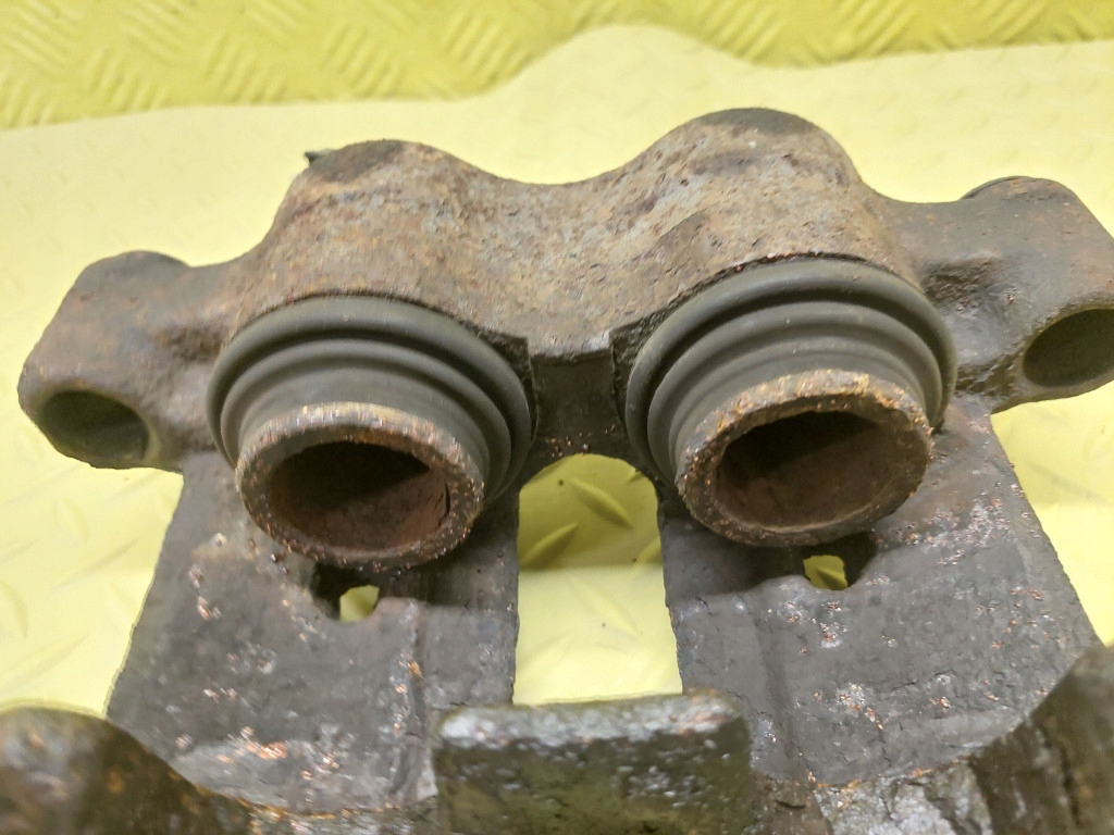 IVECO DAILY III 2.8 D caliper right front 02R
