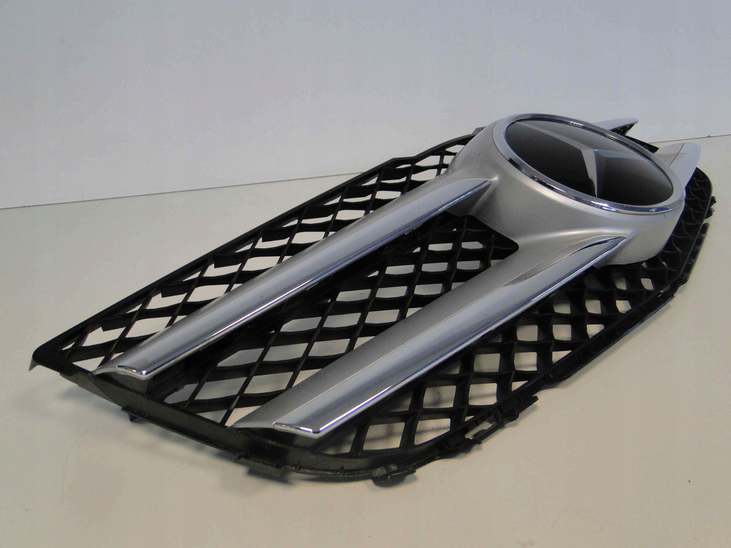 MERCEDES GLK X204 204 LIFT GRILL ATRAPA NA RADAR Typ samochodu 4x4/SUV Samochody osobowe