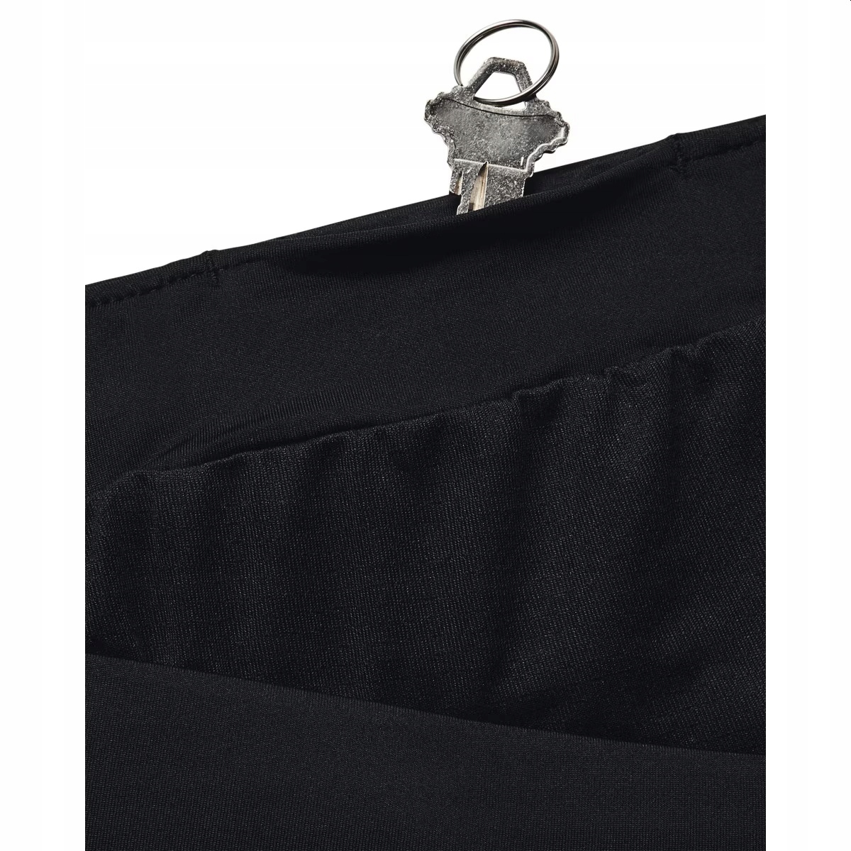 MĘSKIE SPODENKI BIEGOWE UNDER ARMOUR PERFORACJA S Kolor czarny