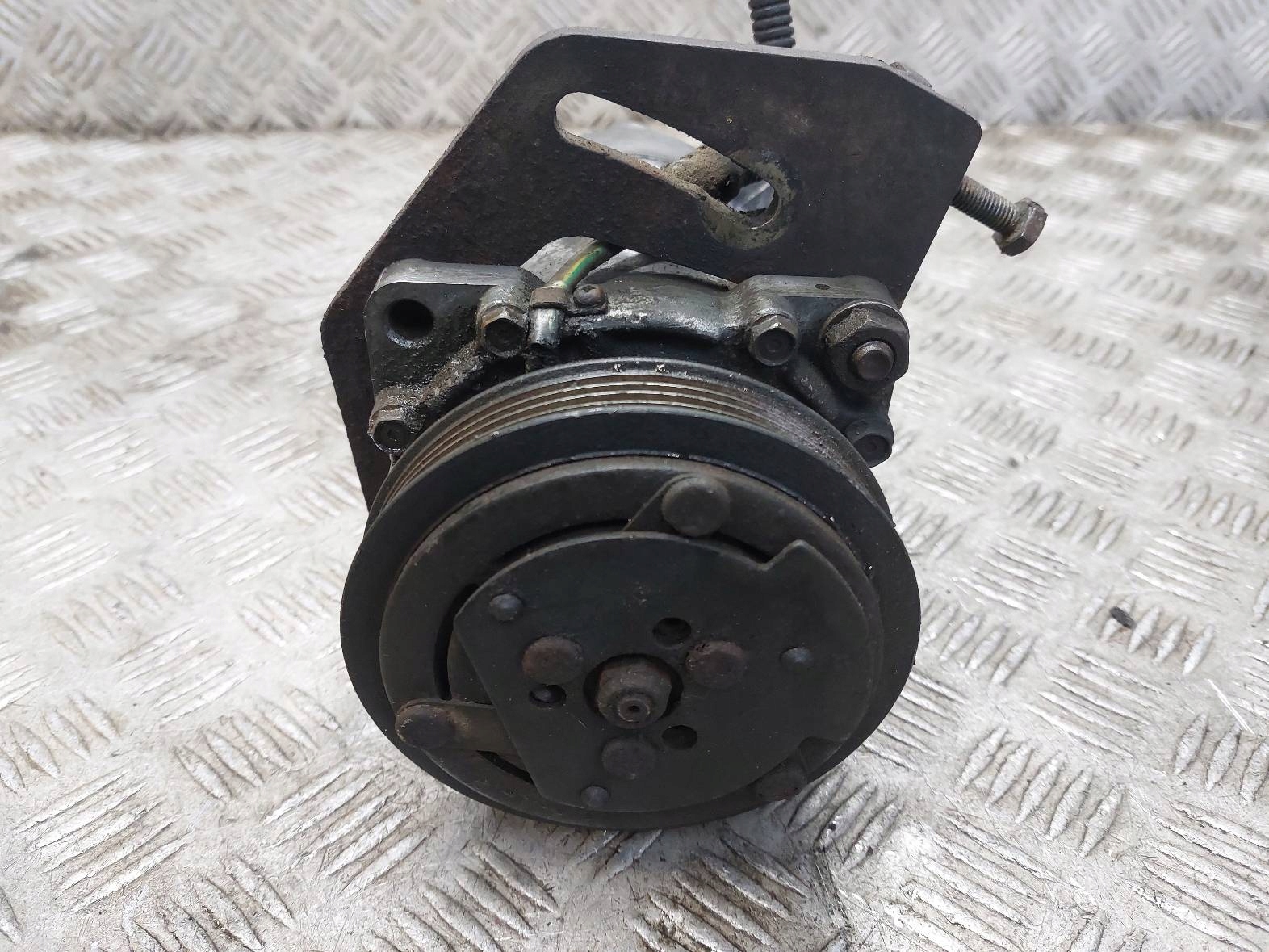 compressor compressor; of the air conditioning CITROEN EVASION/JUMPY and KARAWAN EVASION