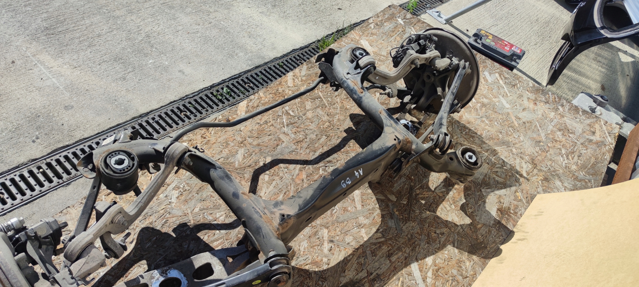 axle beam subframe rear part KOMPLET AUDI A4 B9 A5 8W0505235S