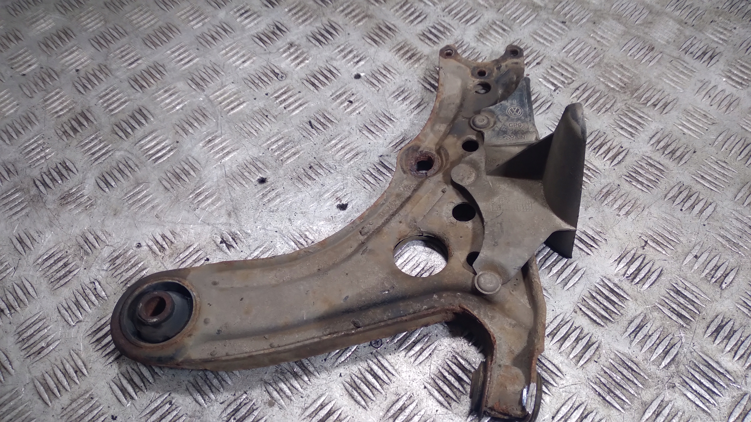 arm left front VOLKSWAGEN POLO 3 6N0615447A