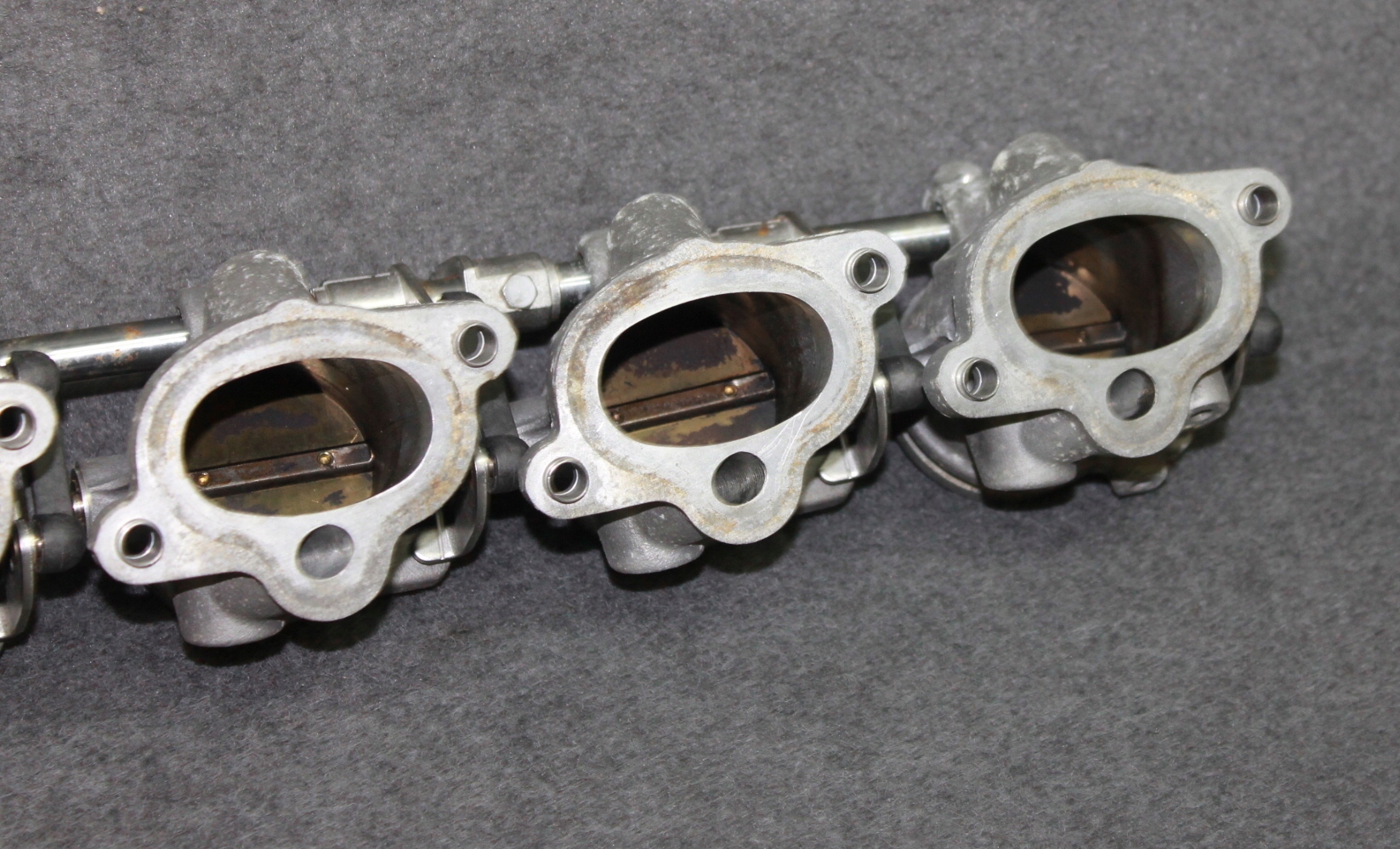 BMW E60 E63 M5 M6 S85B50A V10 5.0i PRZEPUSTNICE Motore 1-5 7834832