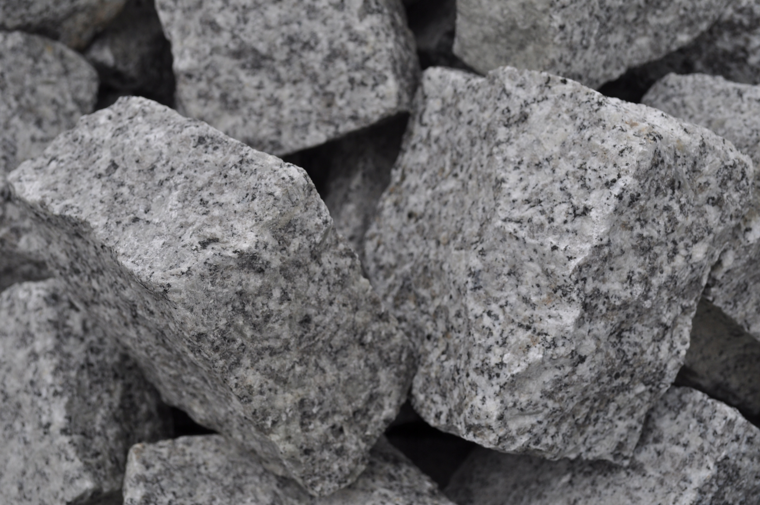 Kostka GRANITOWA 10/10/5cm POŁÓWKA surowo-łupana Marka inna