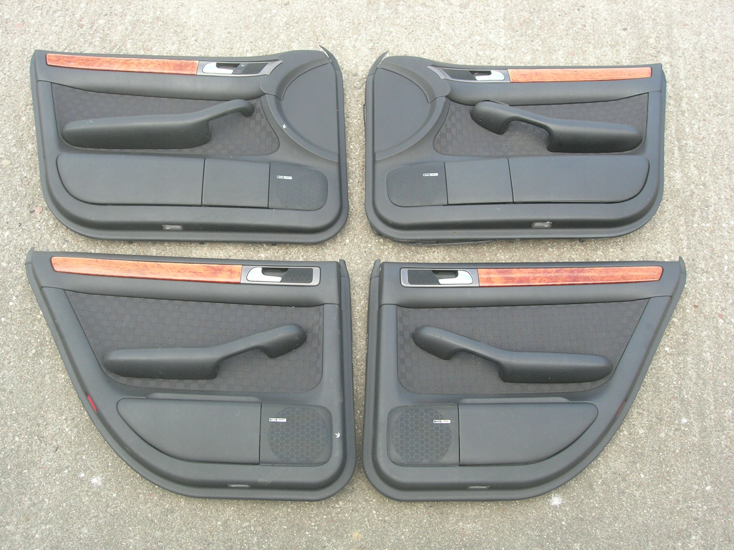 BOCZEK BOCZKI DRZWI AUDI A6 C5 KOMPLET