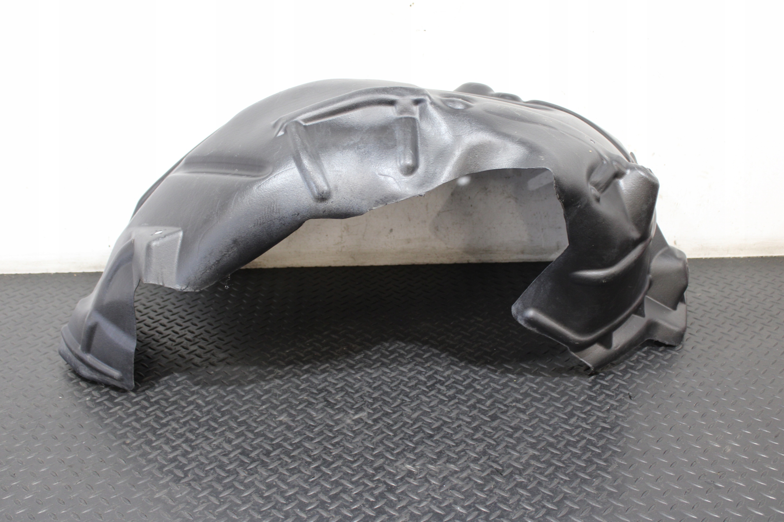 mudguard left front DODGE RAM V 5 68275897AE