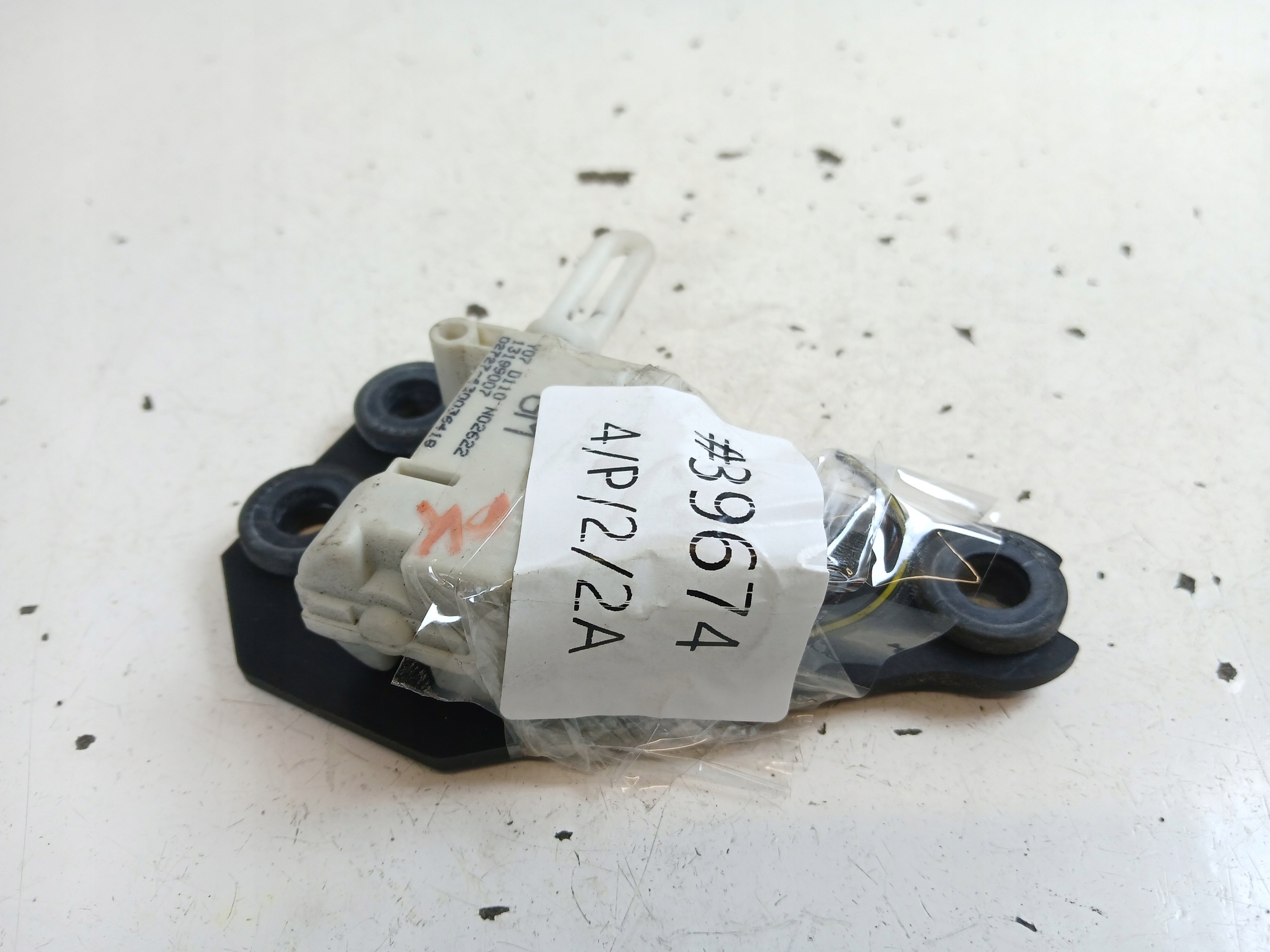 OPEL MERIVA A damper of a lock bonnet boot 13199007