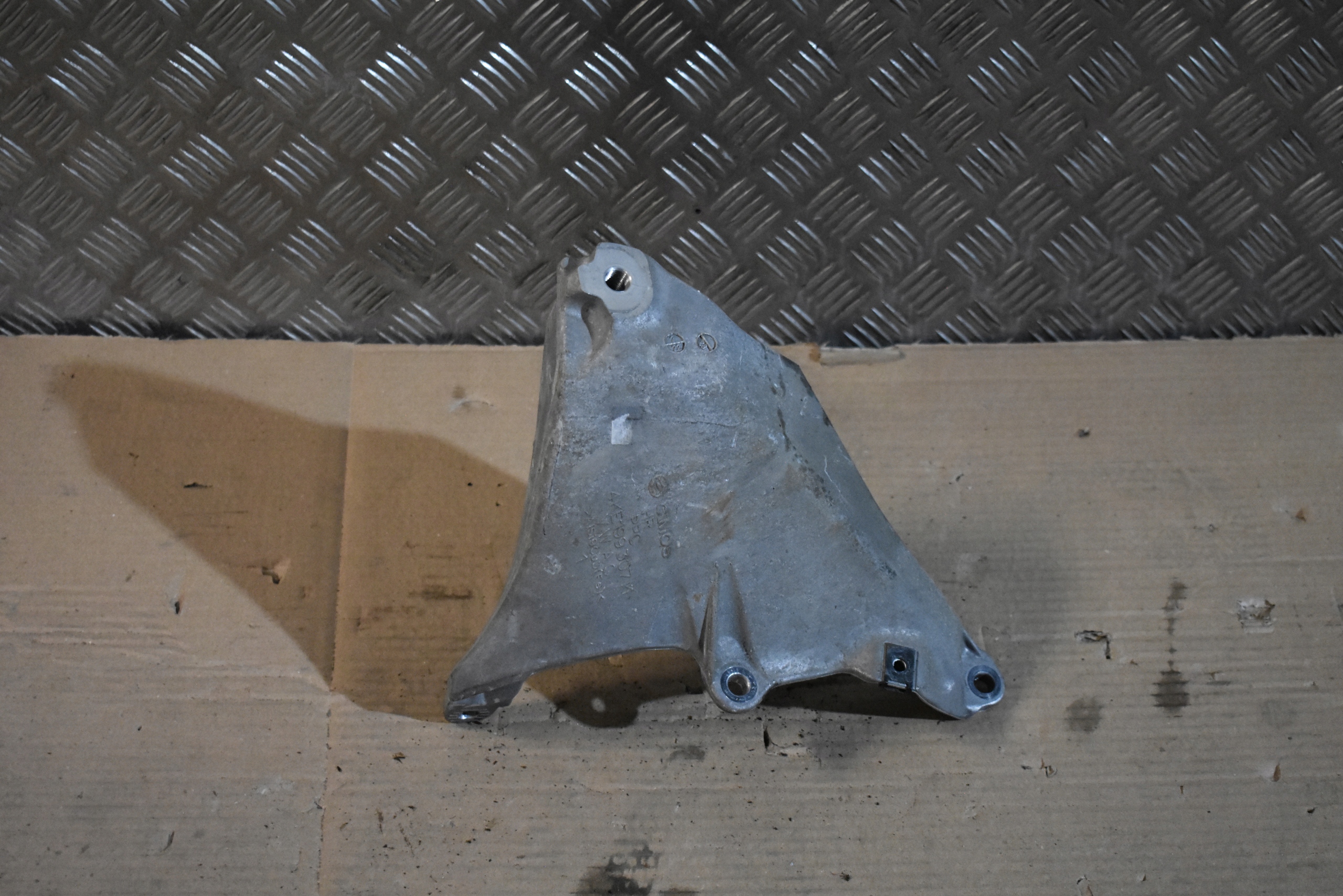 IDEALNA holder engine mount left AUDI E-TRON 1 9