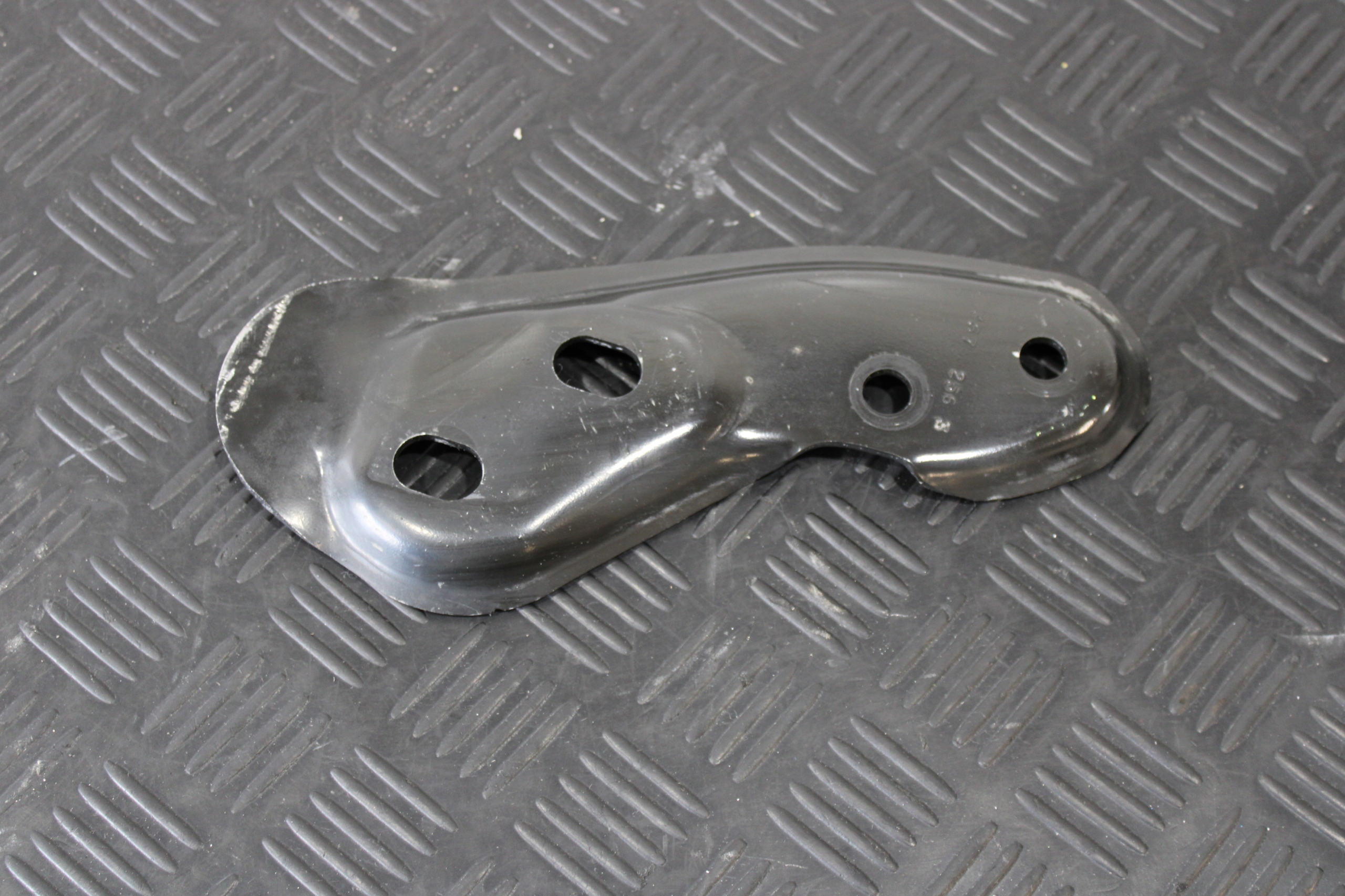 Stütze Halter Achsträgers links vorne JEEP CHEROKEE V 5 KL