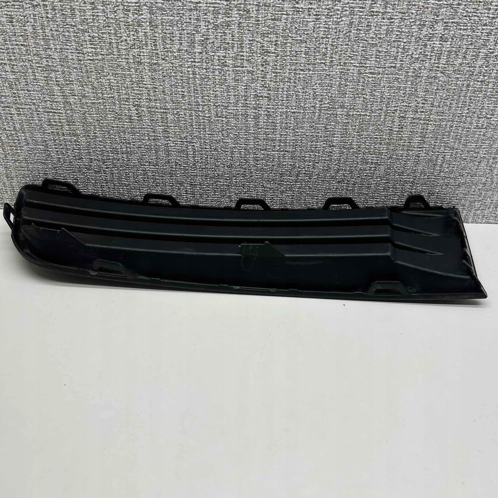 VW TOURAN grid of a bumper front left 5TA853665