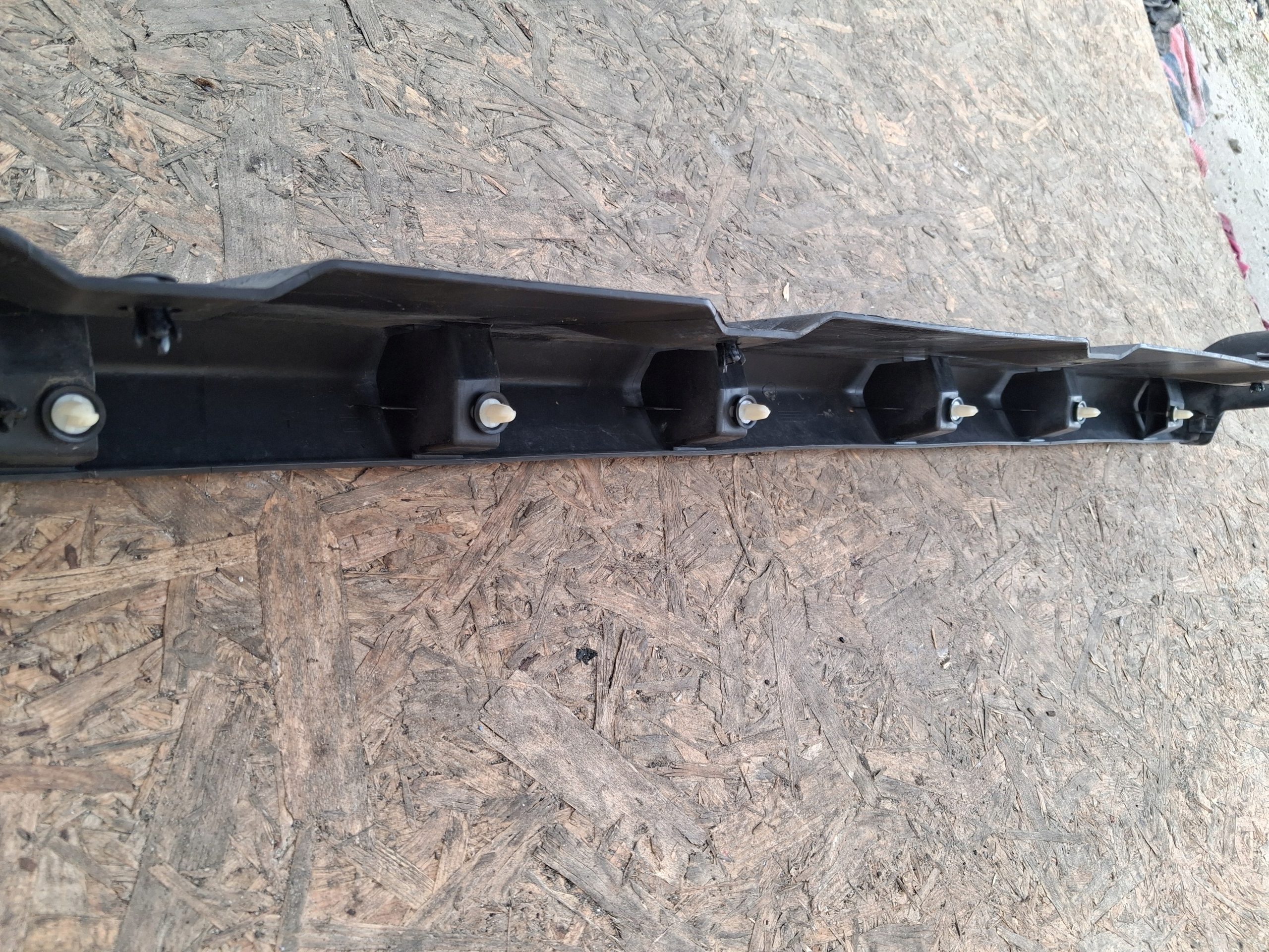 lišta kryt PRAHU levá FORD TRANSIT CONNECT MK 2 DT11U10155