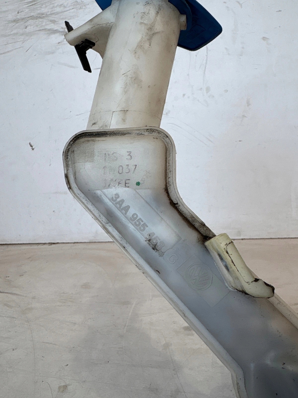 washer fluid tank Volkswagen Passat B7