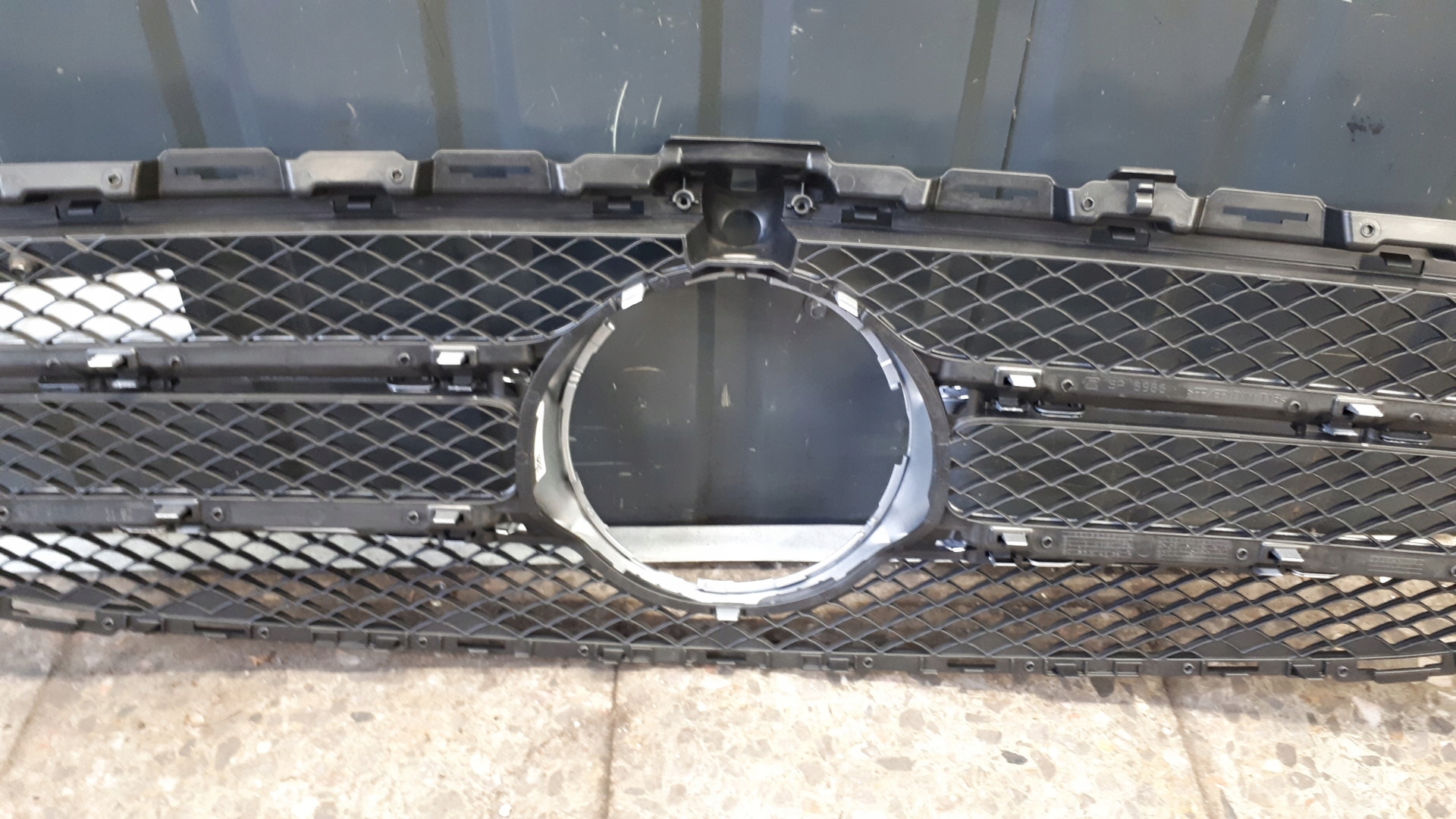 a2058800283 grill atrapa mercedes c w205 nowy Numery katalogowe zamienników a2058800283