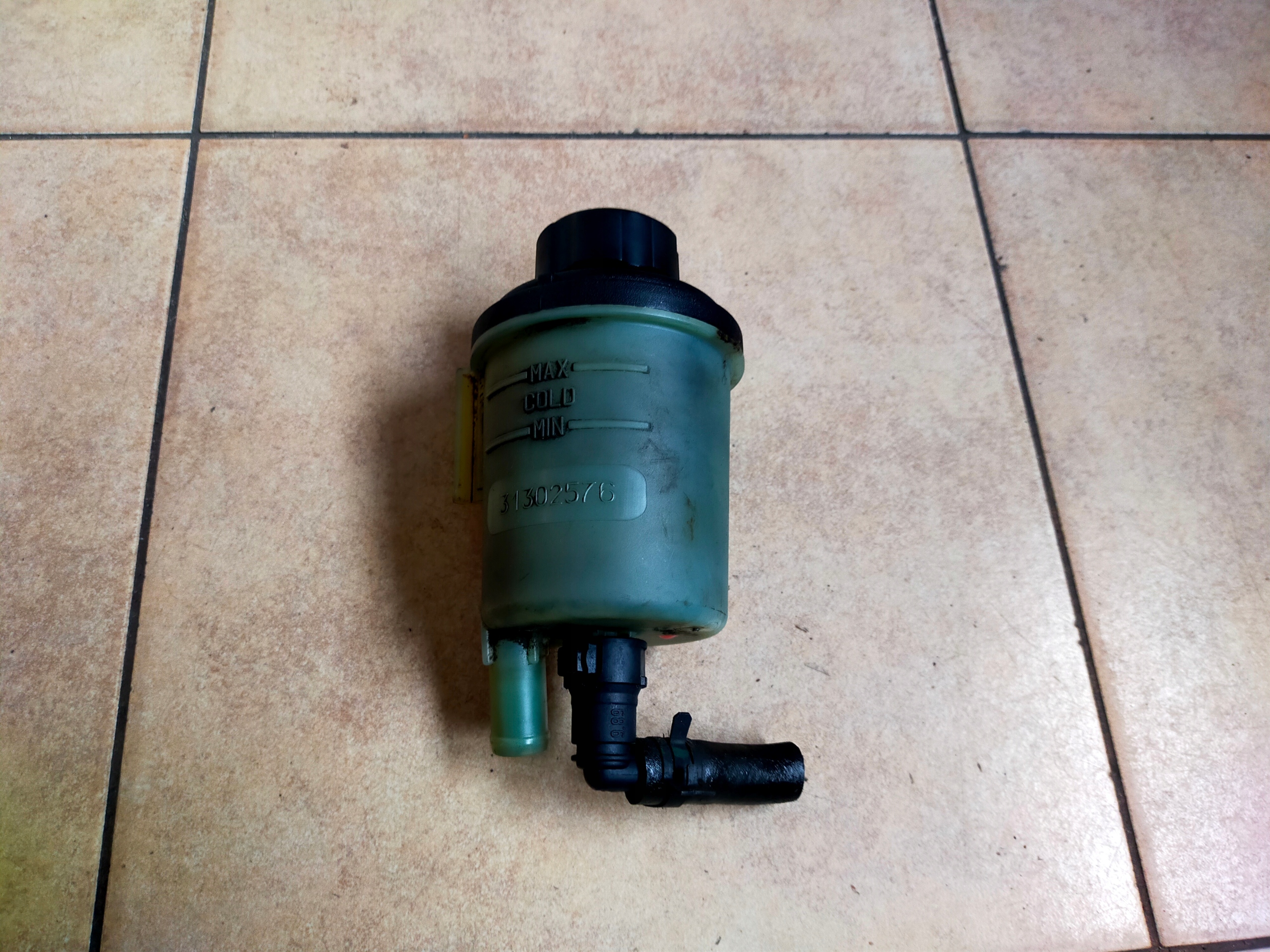 31302576 - VOLVO S60 V60 XC60 S80 V70 бак гидроусилителя