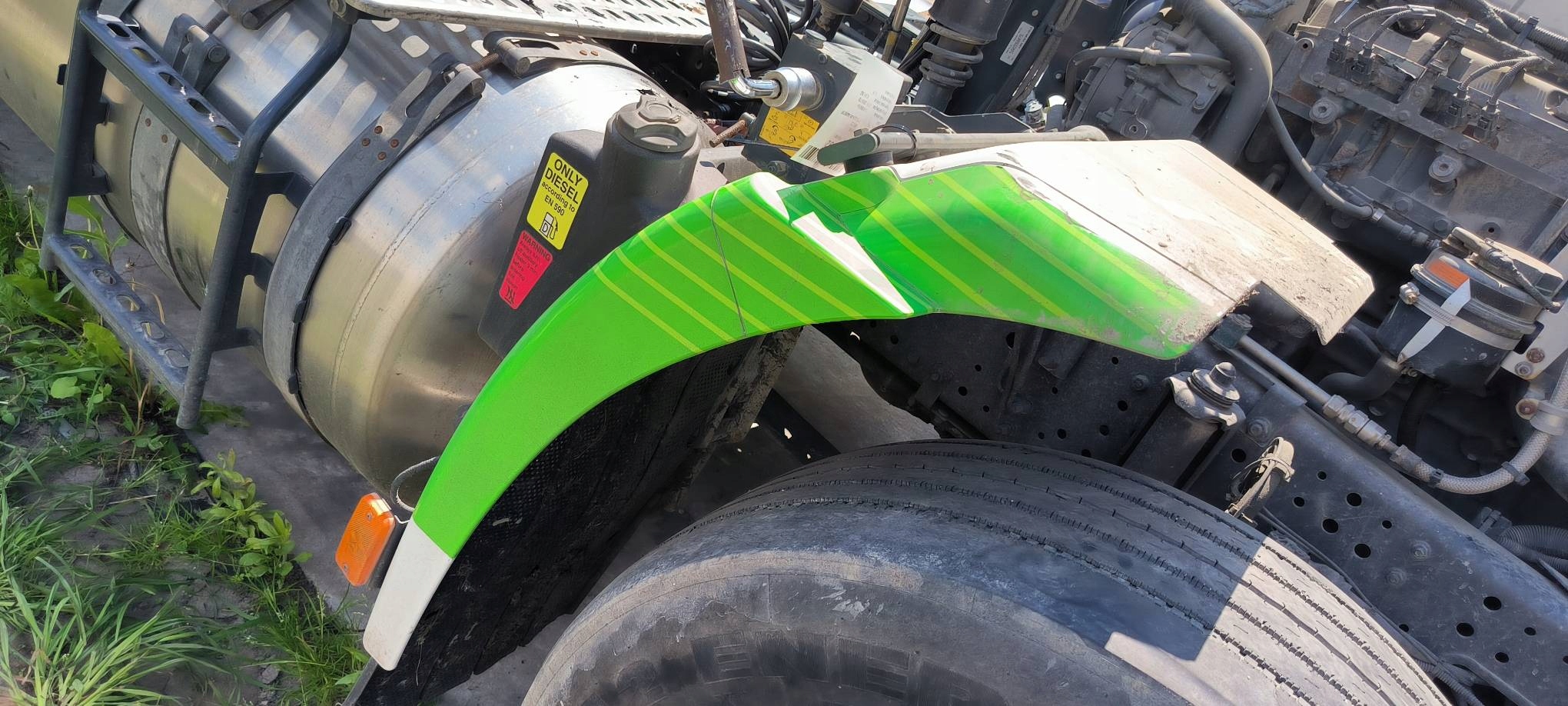 mudguard right front IVECO STRALIS AS440ST/P LNG