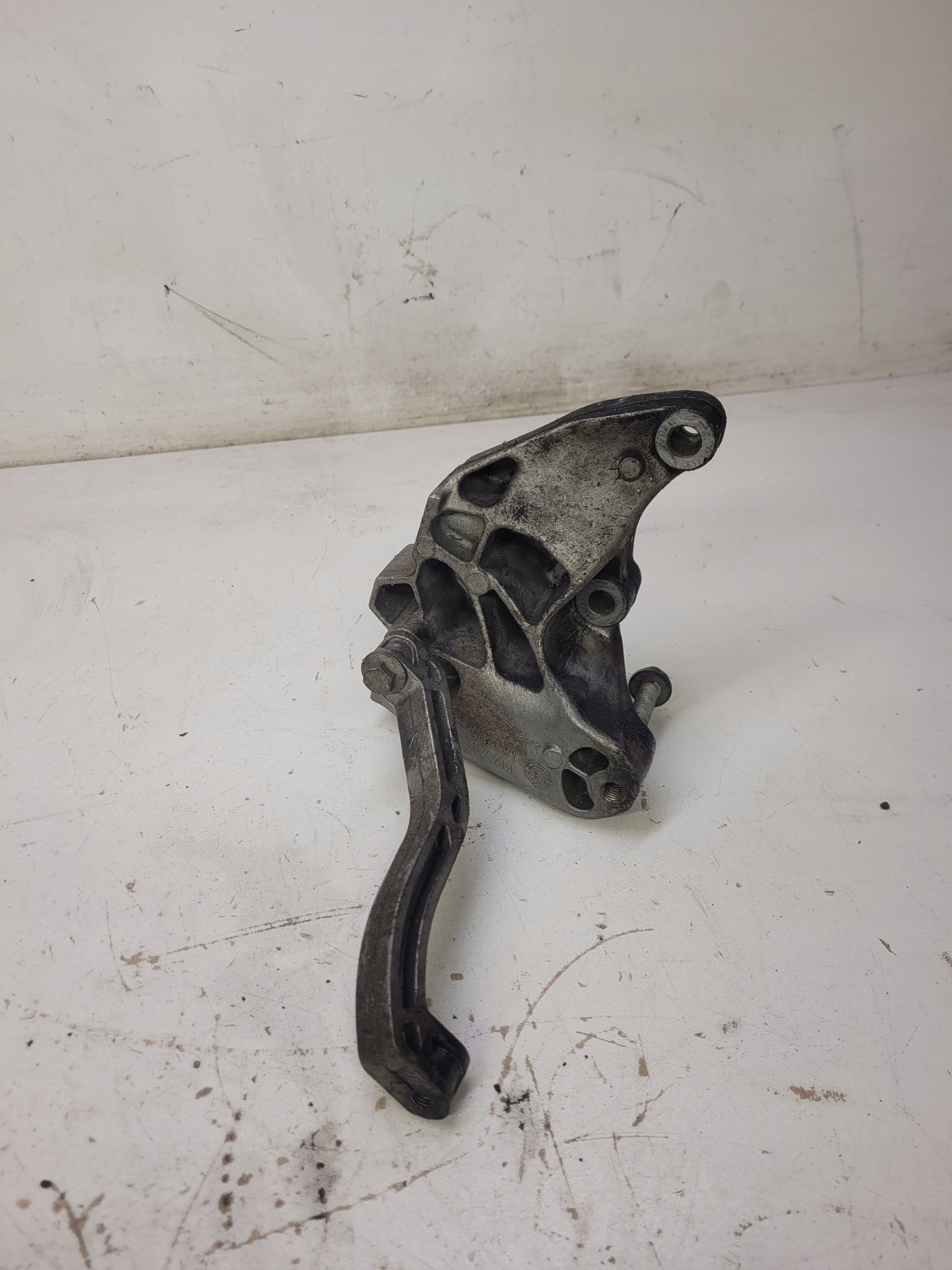 Getriebehalter getriebe AUDI VW SKODA 1K0199117AP