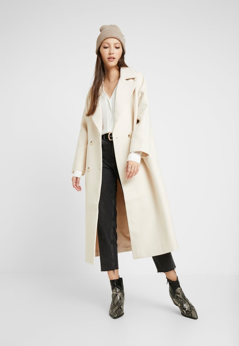 Elegancki płaszcz damski YAS M Rękaw długi rękaw