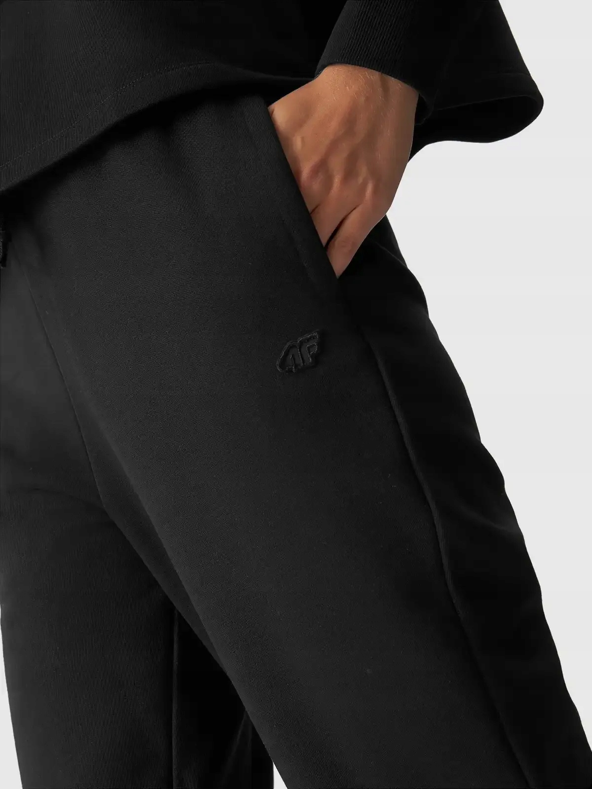 SPODNIE DRESOWE DAMSKIE 4F SPORTOWE DRESY BAWEŁNIANE Z KIESZENIAMI AW240819 Rozmiar M