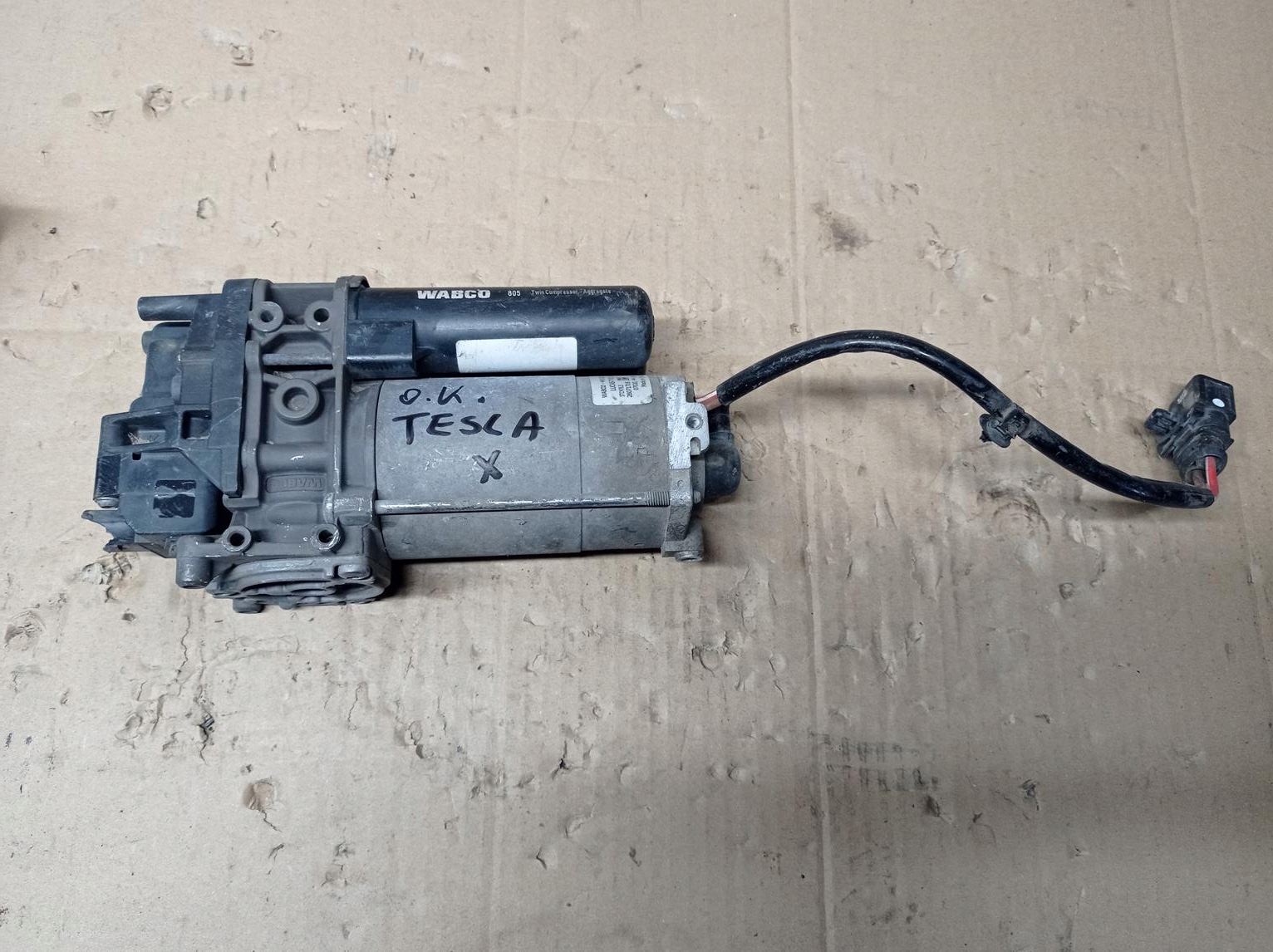 КОМПРЕСОР ПІДВІСКИ TESLA MODEL X 26071716