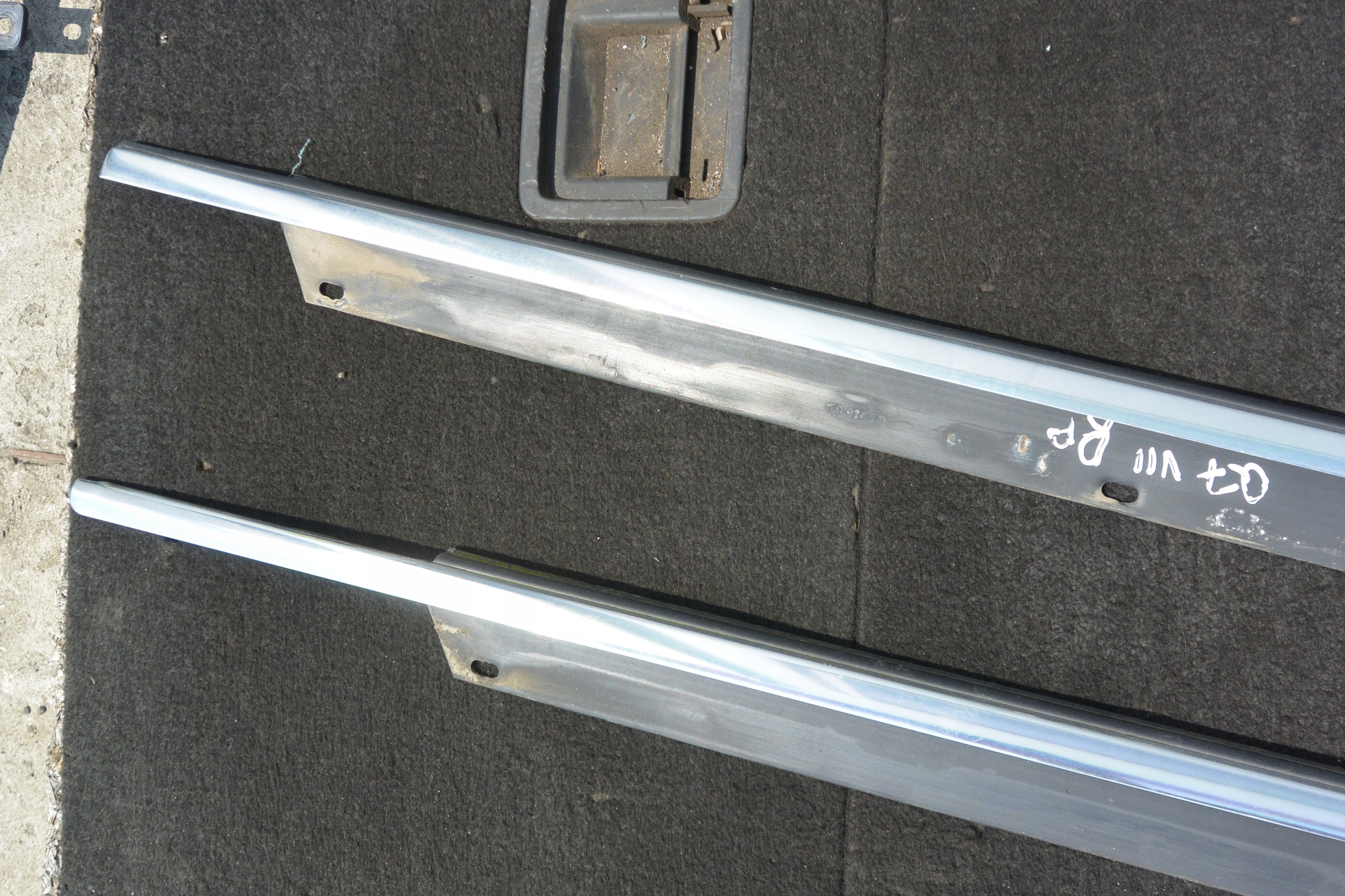 moulding dust door CHROM front AUDI Q7 4L