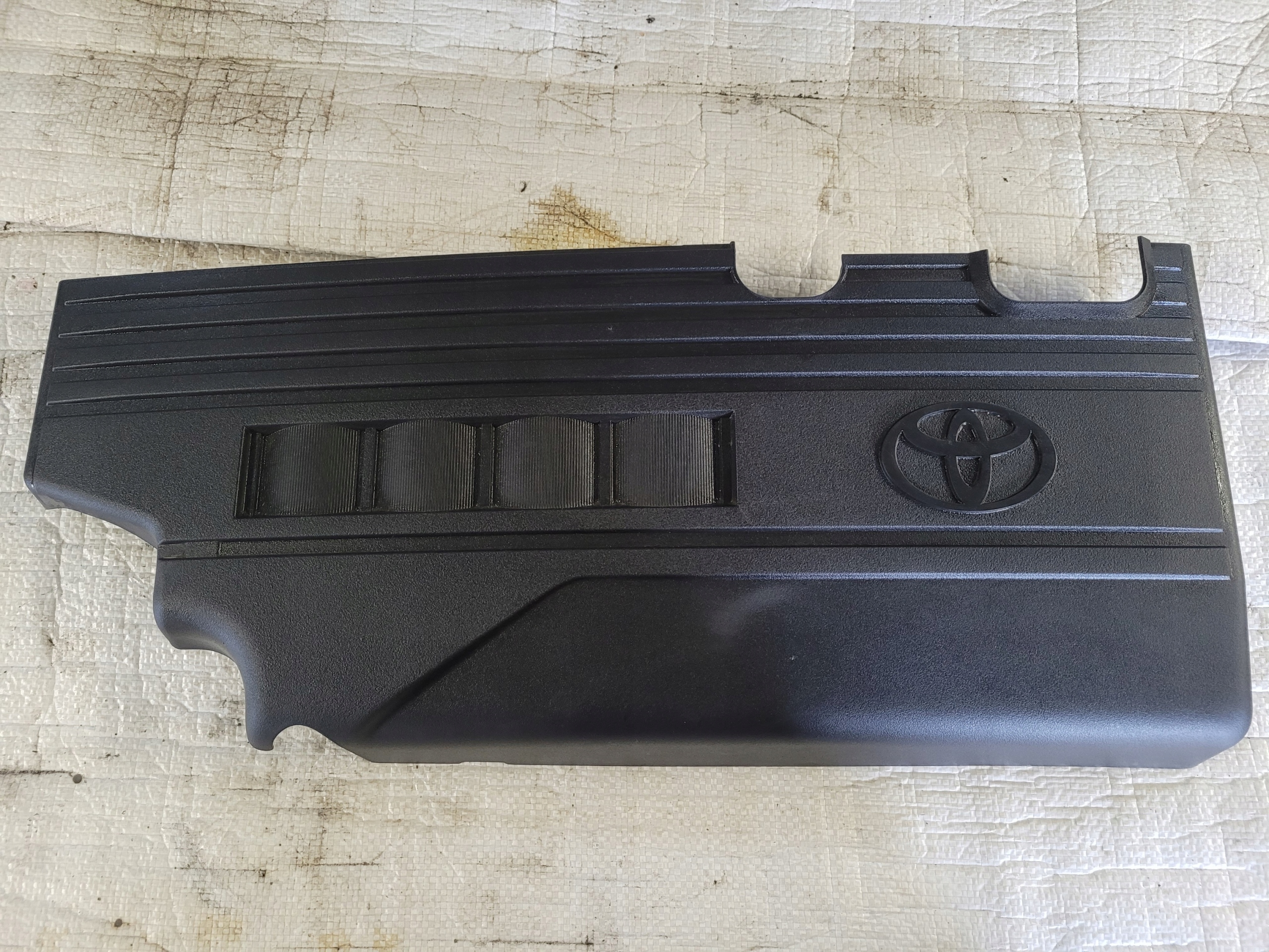 TOYOTA YARIS III 1.33 11-17 ВЕРХНИЙ КАПОТ ДВИГАТЕЛЯ