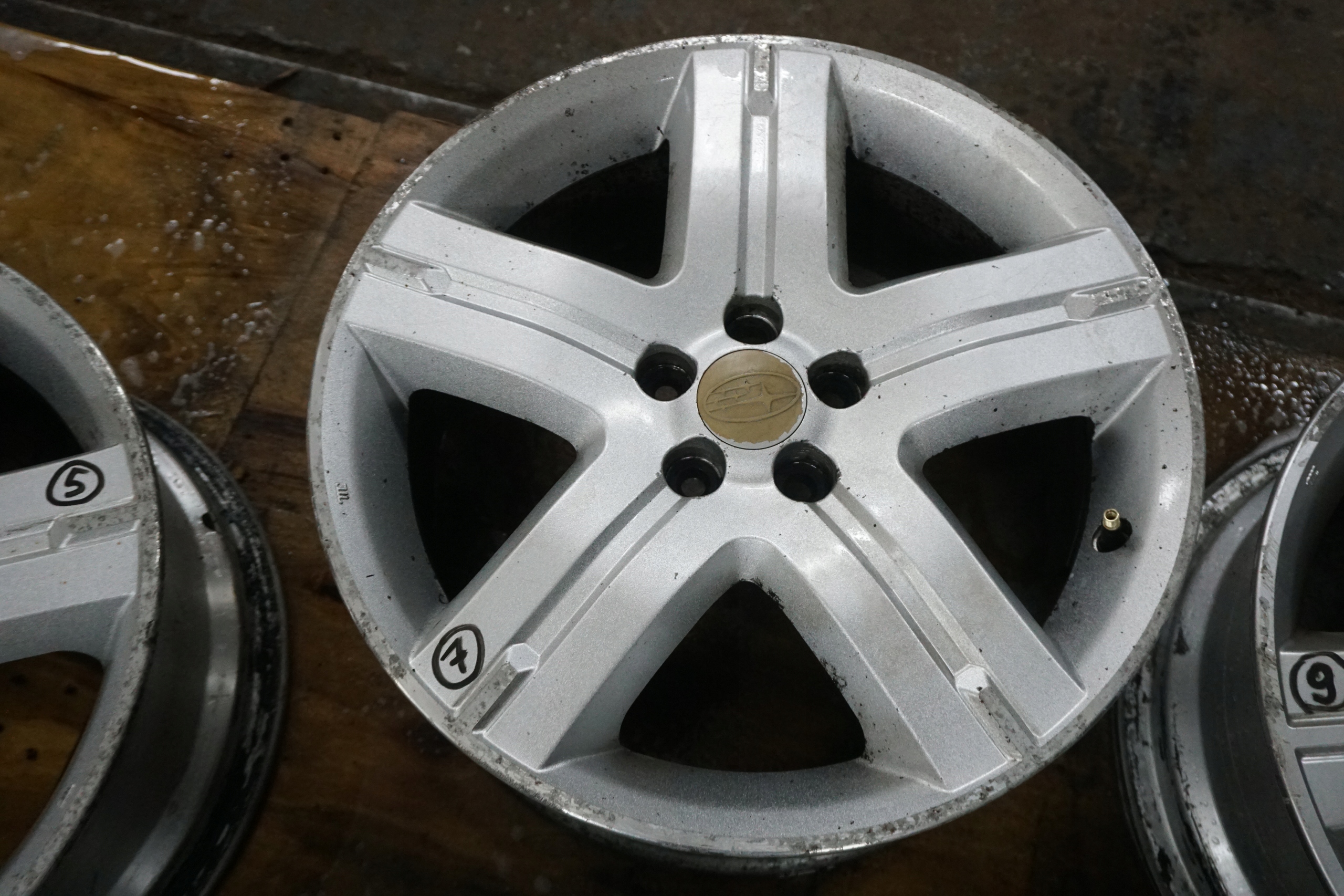 SUBARU FORESTER SG II FELGA B61 5X100 17x7j ENKEI 28111SA130 Rozstaw śrub 5x100