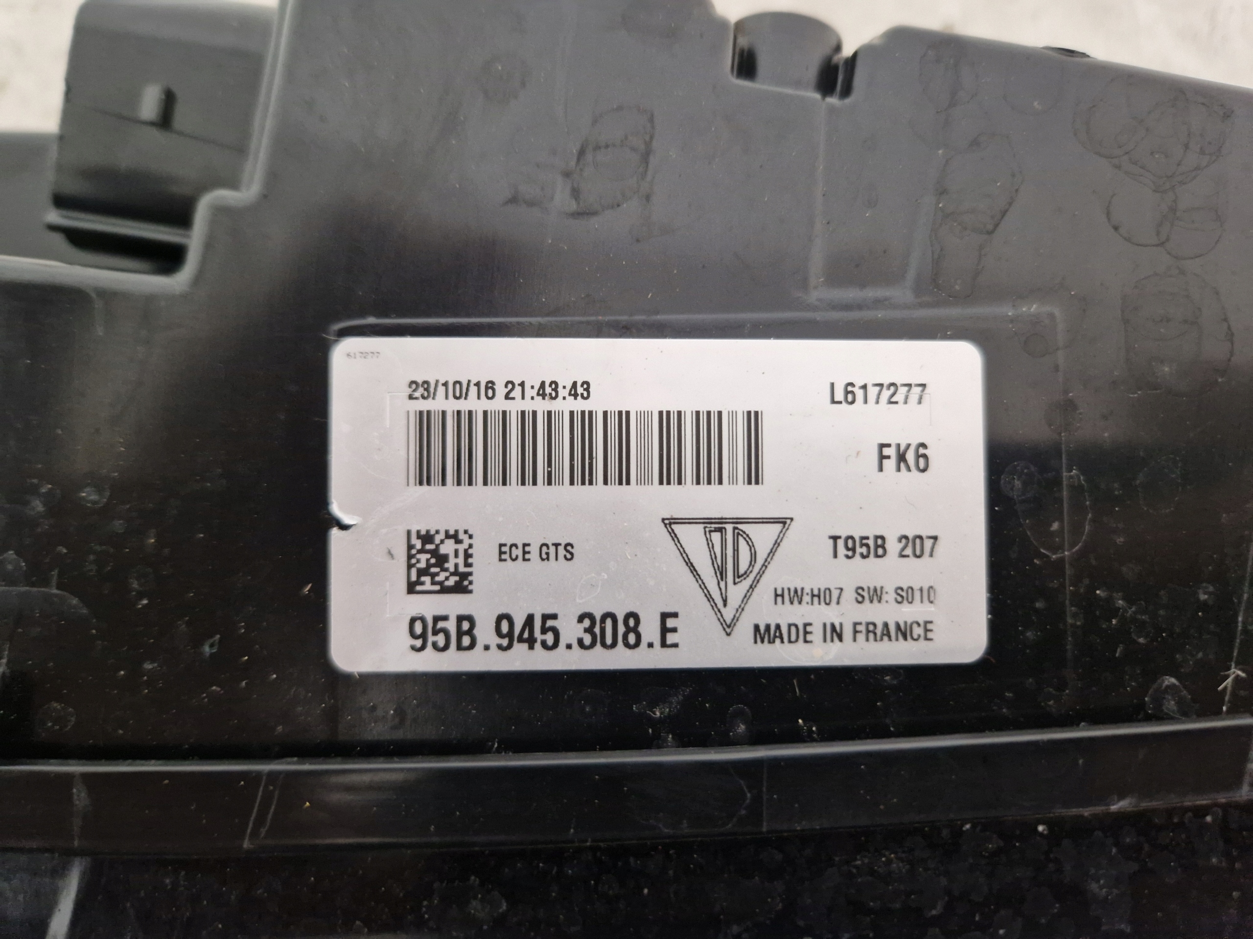 cap bonnet boot rear part light LED PORSCHE MACAN LIFT GTS 95B945308E