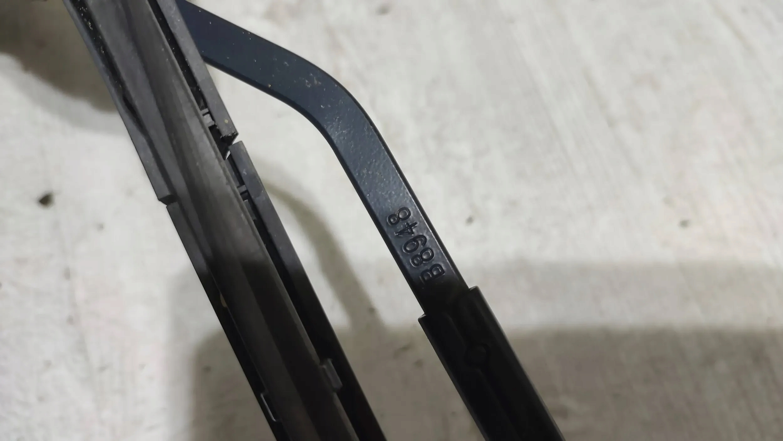 KIA Rio IV 18r front side right wiper arm windows