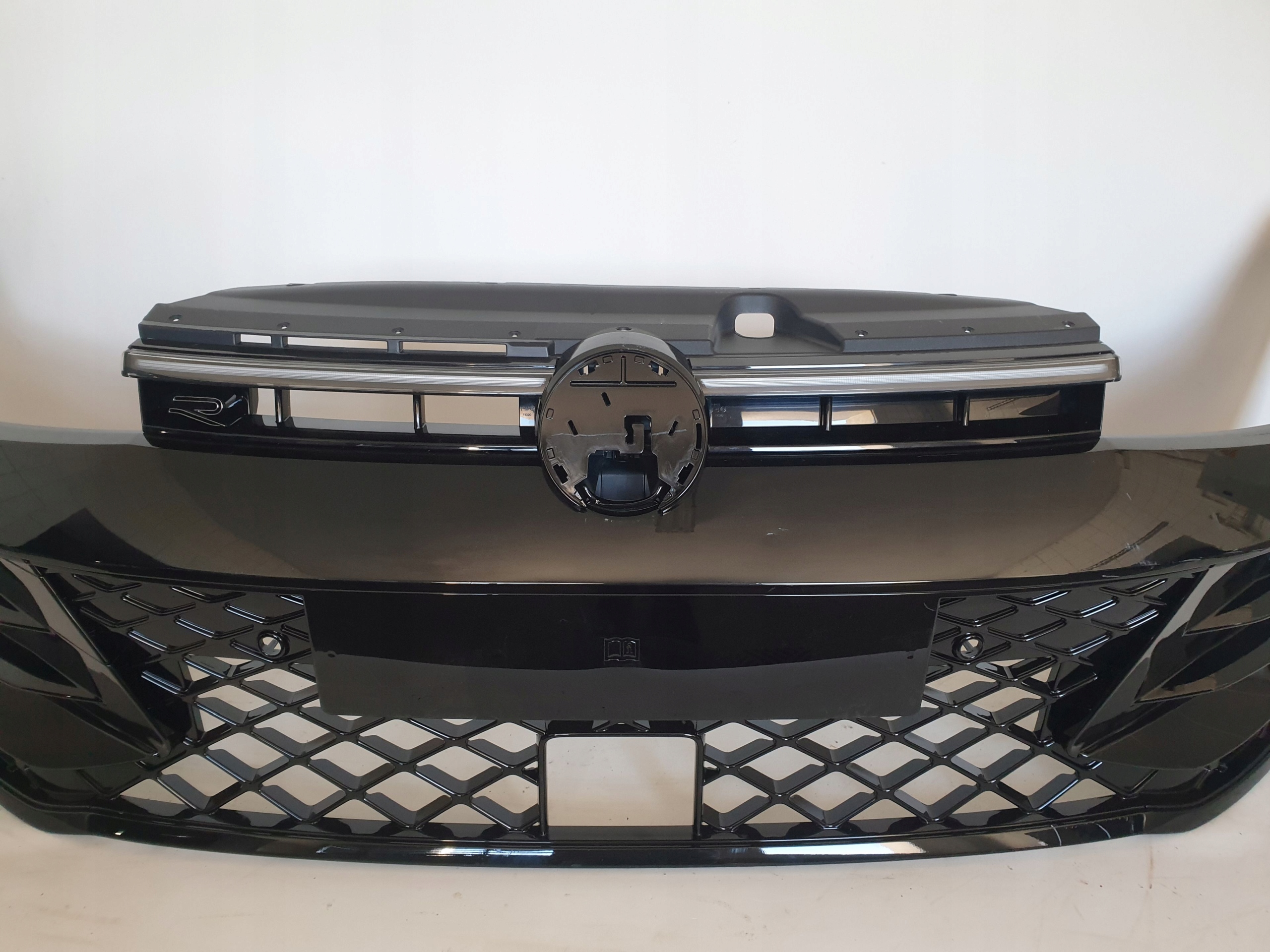 VOLKSWAGEN VW PASSAT B9 3J R-LINE 23-> bumper front grill LED PDC