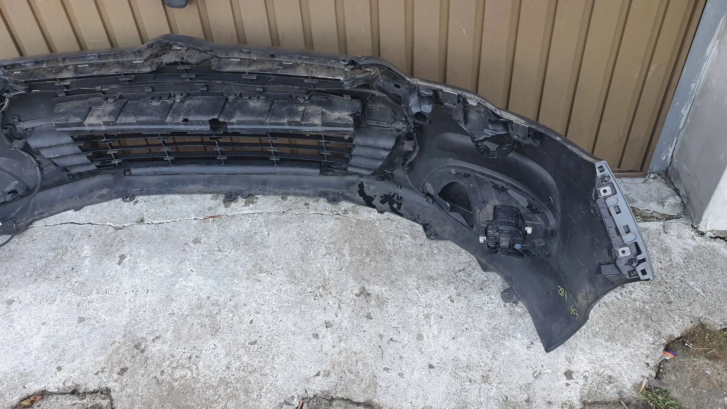 Citroen C4 II 10- front bumper front $