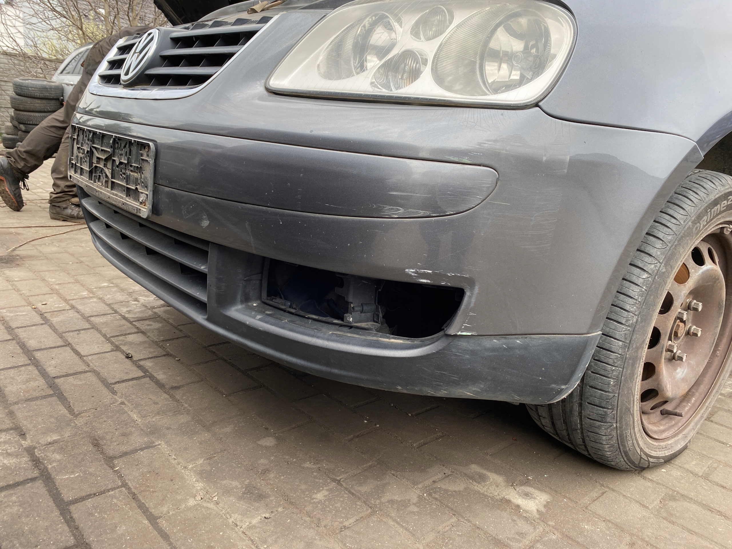 VW Touran 1 l 03-05 front bumper front kod lakieru LD7X