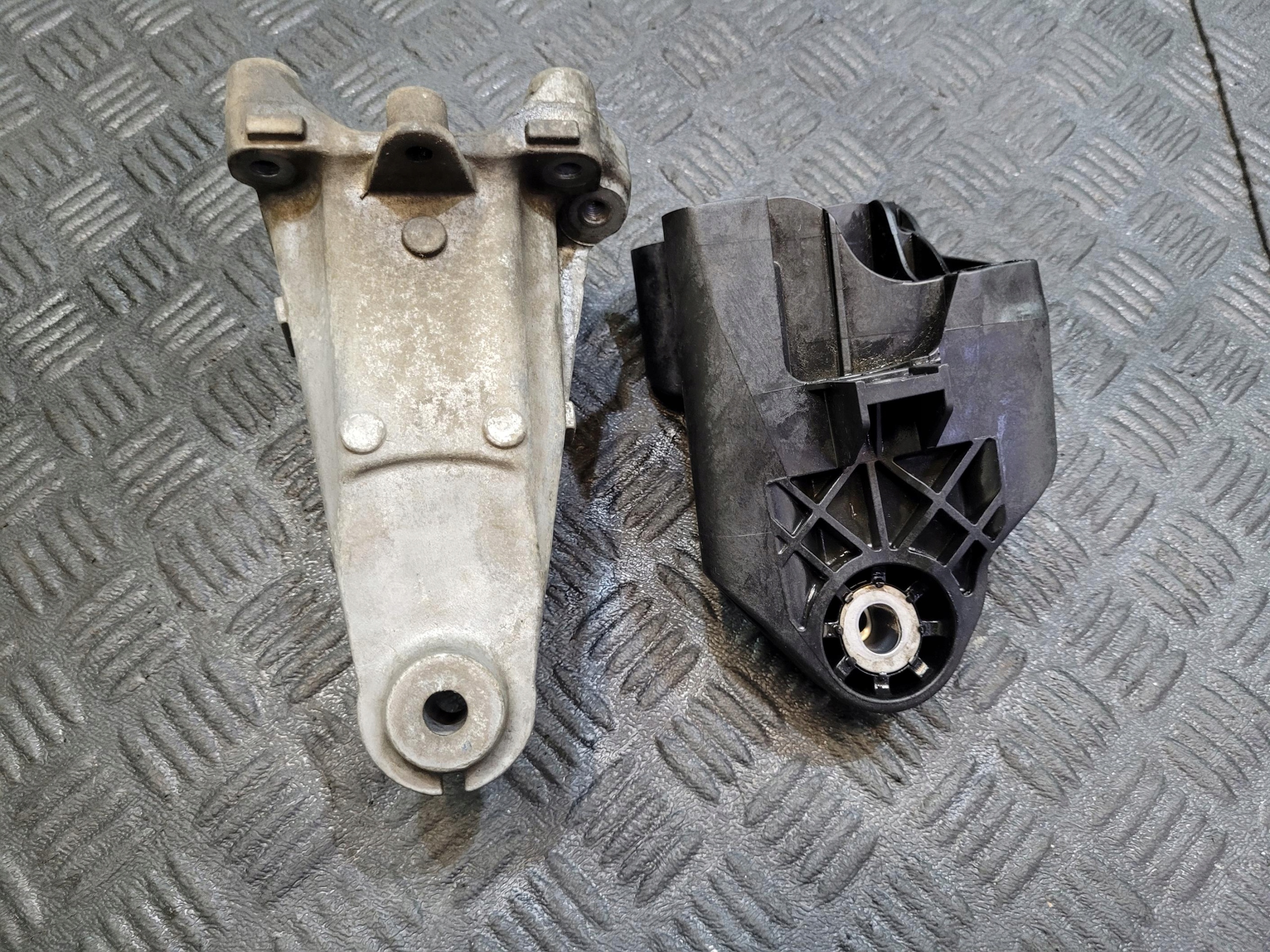 supporto staffa Motore MERCEDES E 350 W213 2.0 CGI HYBRID